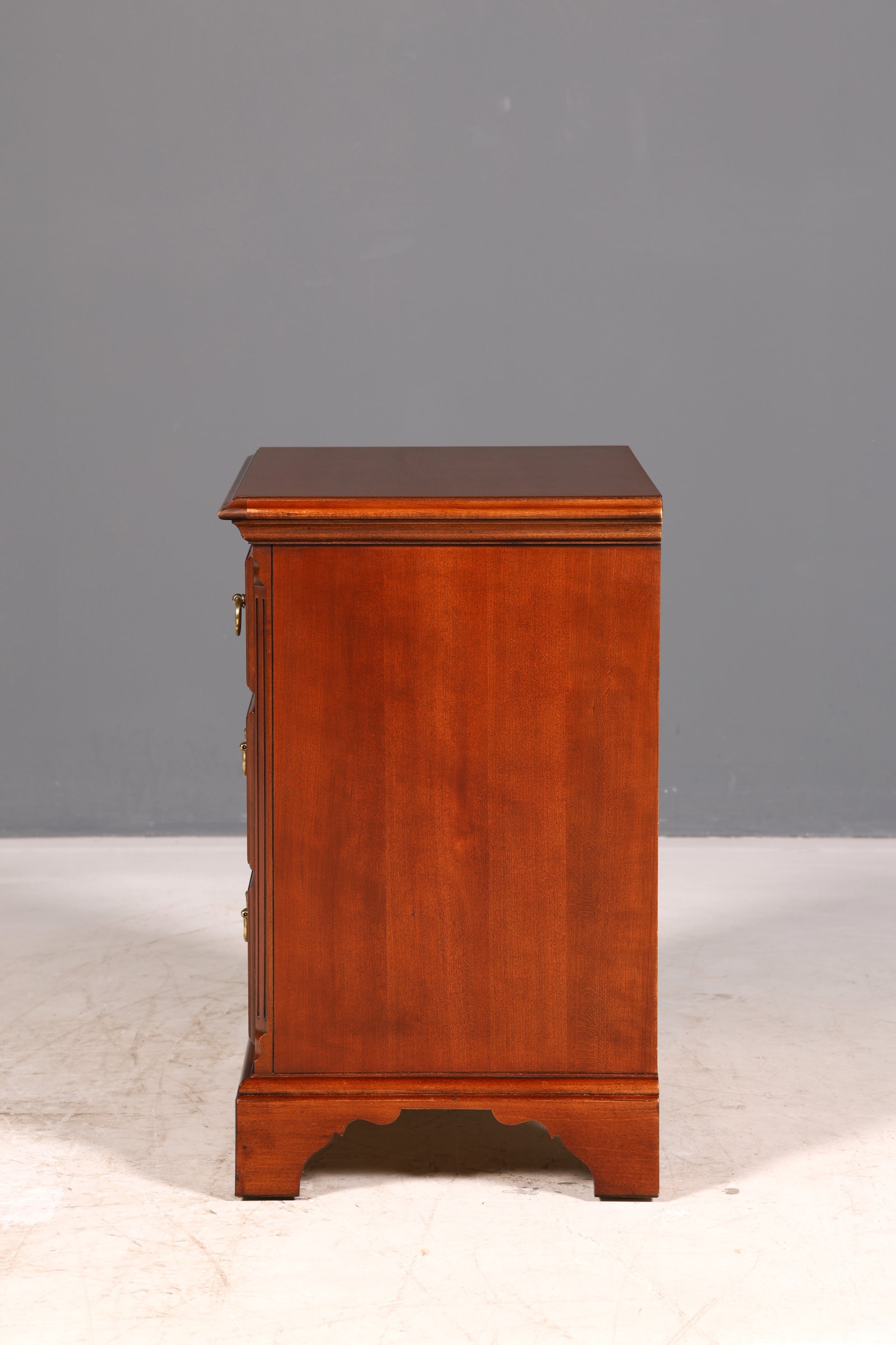 Elegant Drexel Heritage dresser in antique style, bedside table, USA chest of drawers 2 of 2