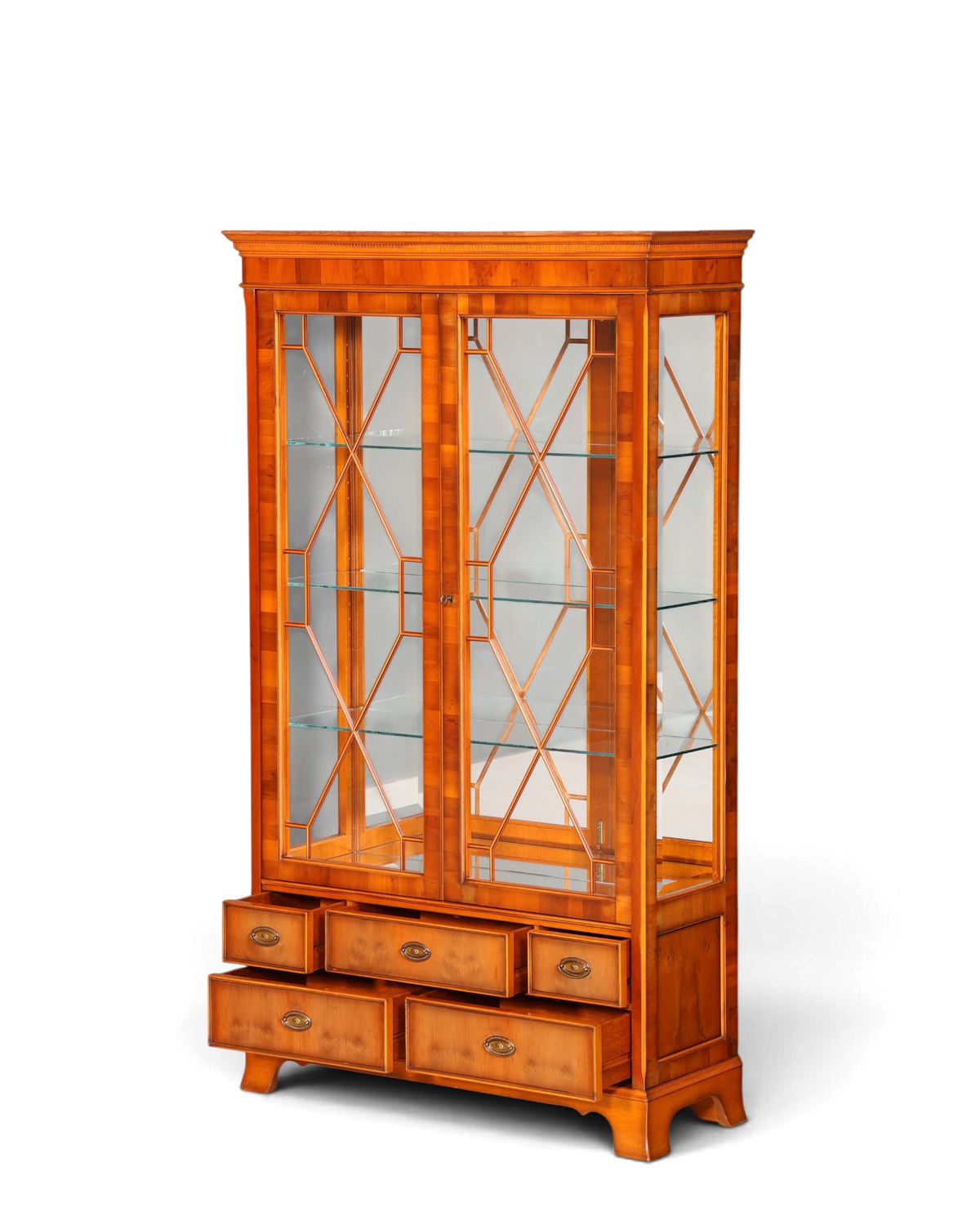 Hauptstadt Möblerei Heldense Vitrine aus englischer Eibe mit Glasfront, Innenbeleuchtung und Schubladen