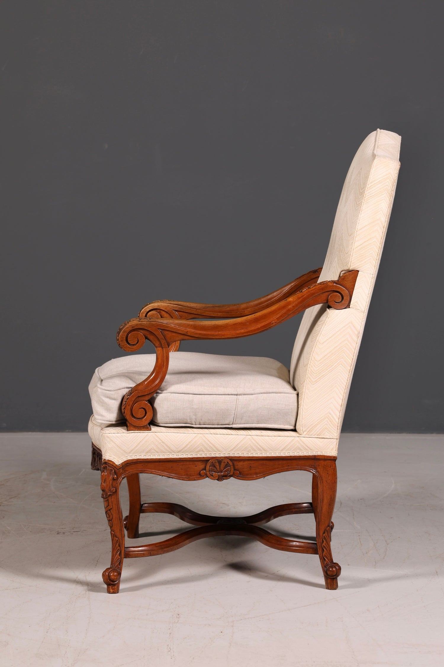 Elegant Louis Philippe Gründerzeit antique armchair with armrests and upholstery, 1 of 2