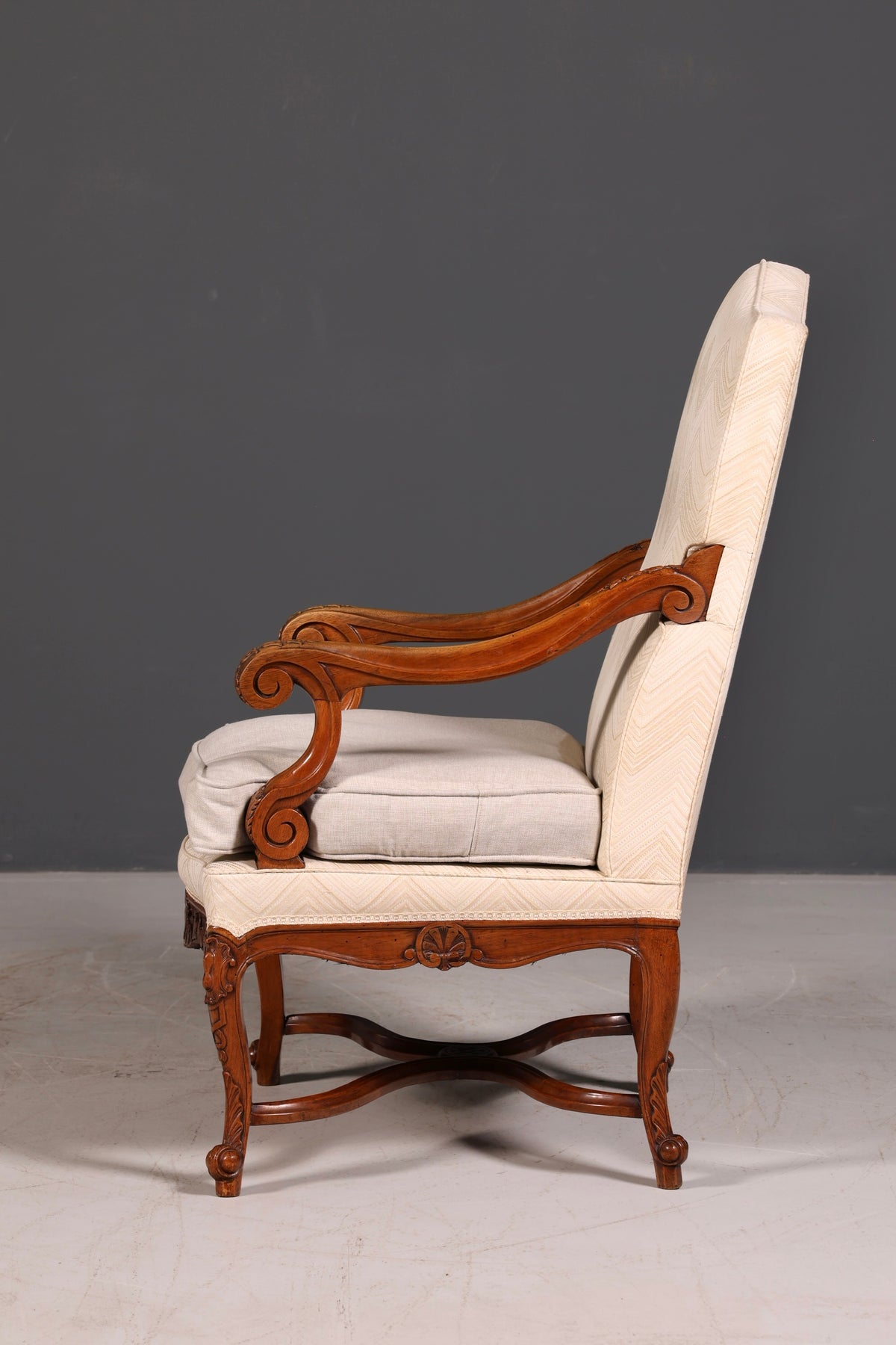 Elegant Louis Philippe Gründerzeit antique armchair with armrests and upholstery, 1 of 2