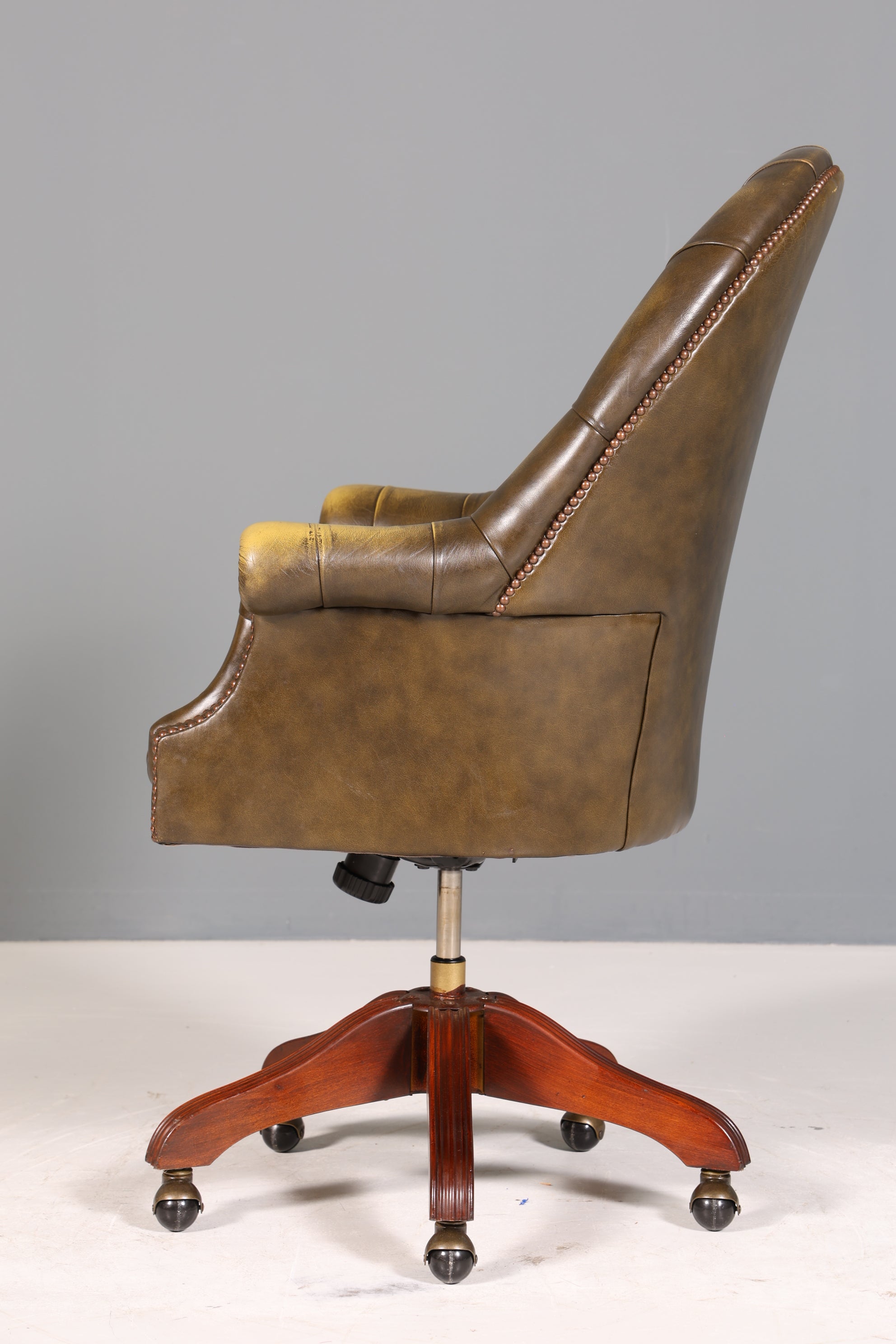 Wunderschöner Original Chesterfield Bürosessel &quot;Wade&quot; echt Leder Sessel Bürostuhl Captain Chair Sessel Office Chair 2 von 2