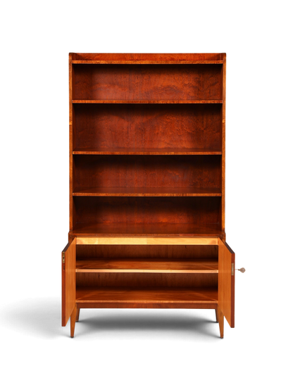 Hauptstadt Möblerei Mid Century Bücherregal aus Nussbaum mit offenen Regalböden und Unterschrank im Vintage Design