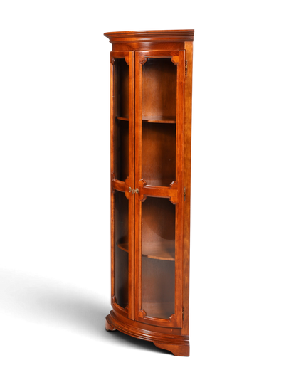 Hauptstadt Möblerei Selva Eckvitrine aus massivem Holz im antiken Stil mit geschwungener Glastür und Patina