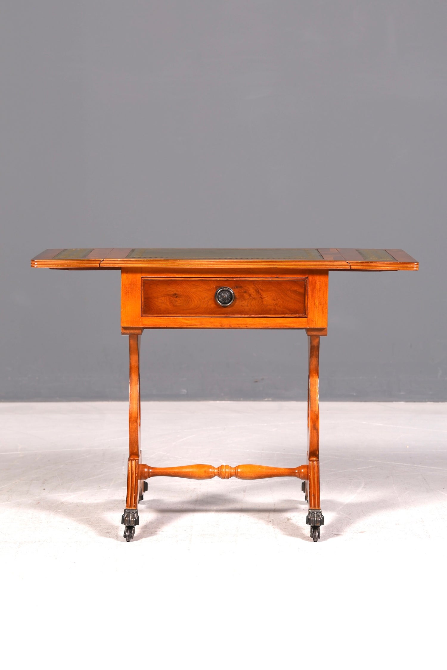 Edler Englischer Klapptisch Beistelltisch Eibe Echt Lederauflage Antik Ablagetisch Vintage Rolltisch Wohnzimmer