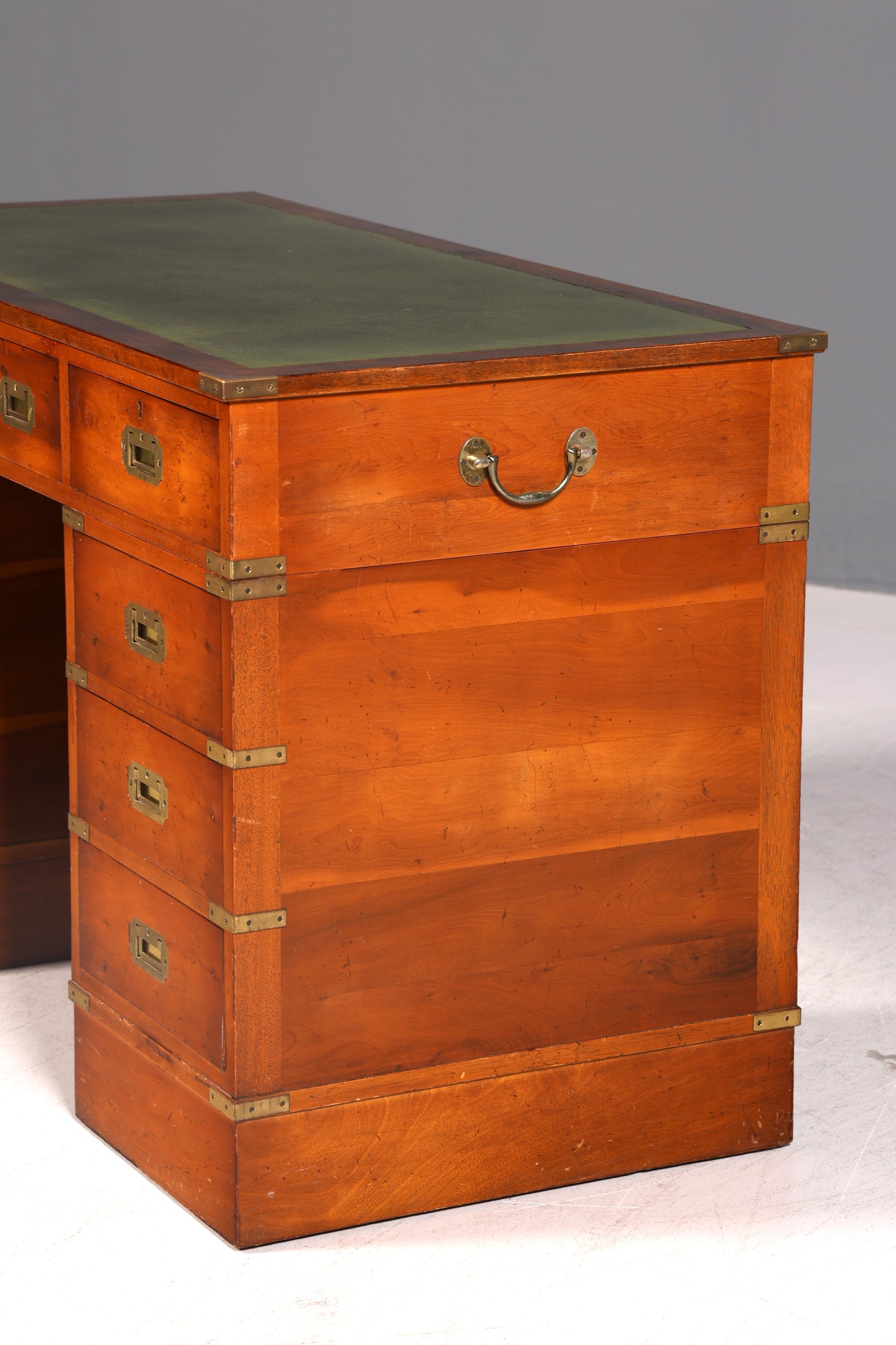 Edler Englischer Schreibtisch Military Chest Echt Lederauflage Bürotisch Office Table Maritim Antik Vintage