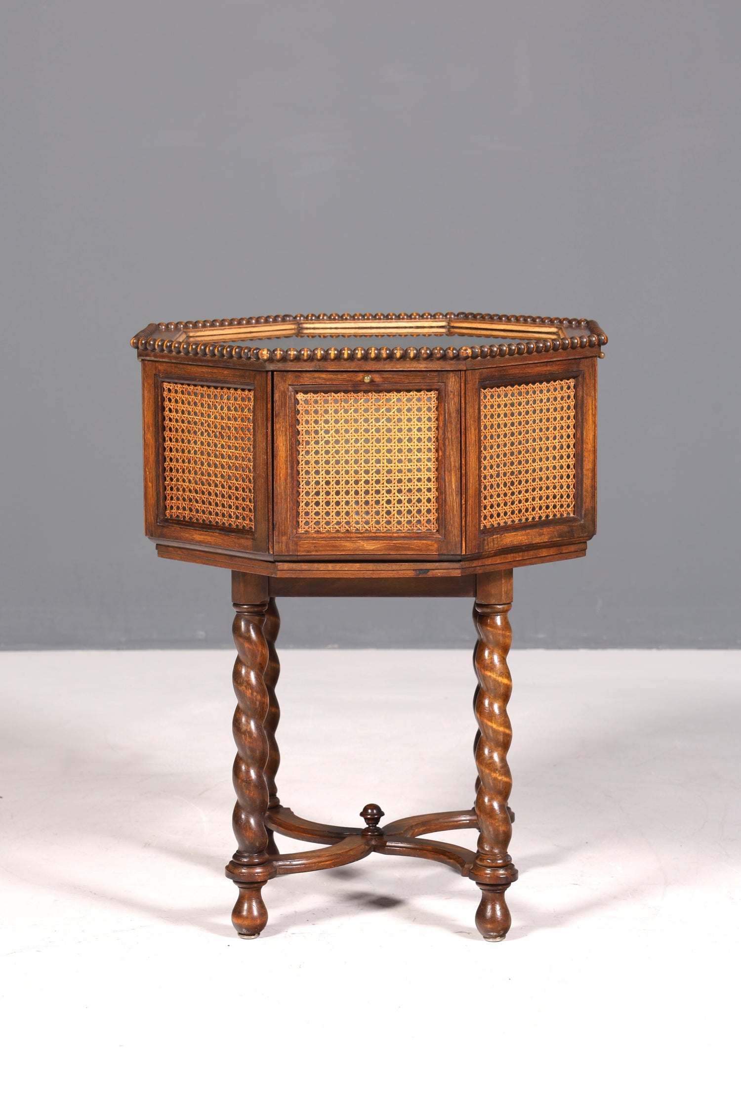 Wunderschöner Gründerzeit Barschrank echt Holz Teeschrank Korbgeflecht Schrank Ablage