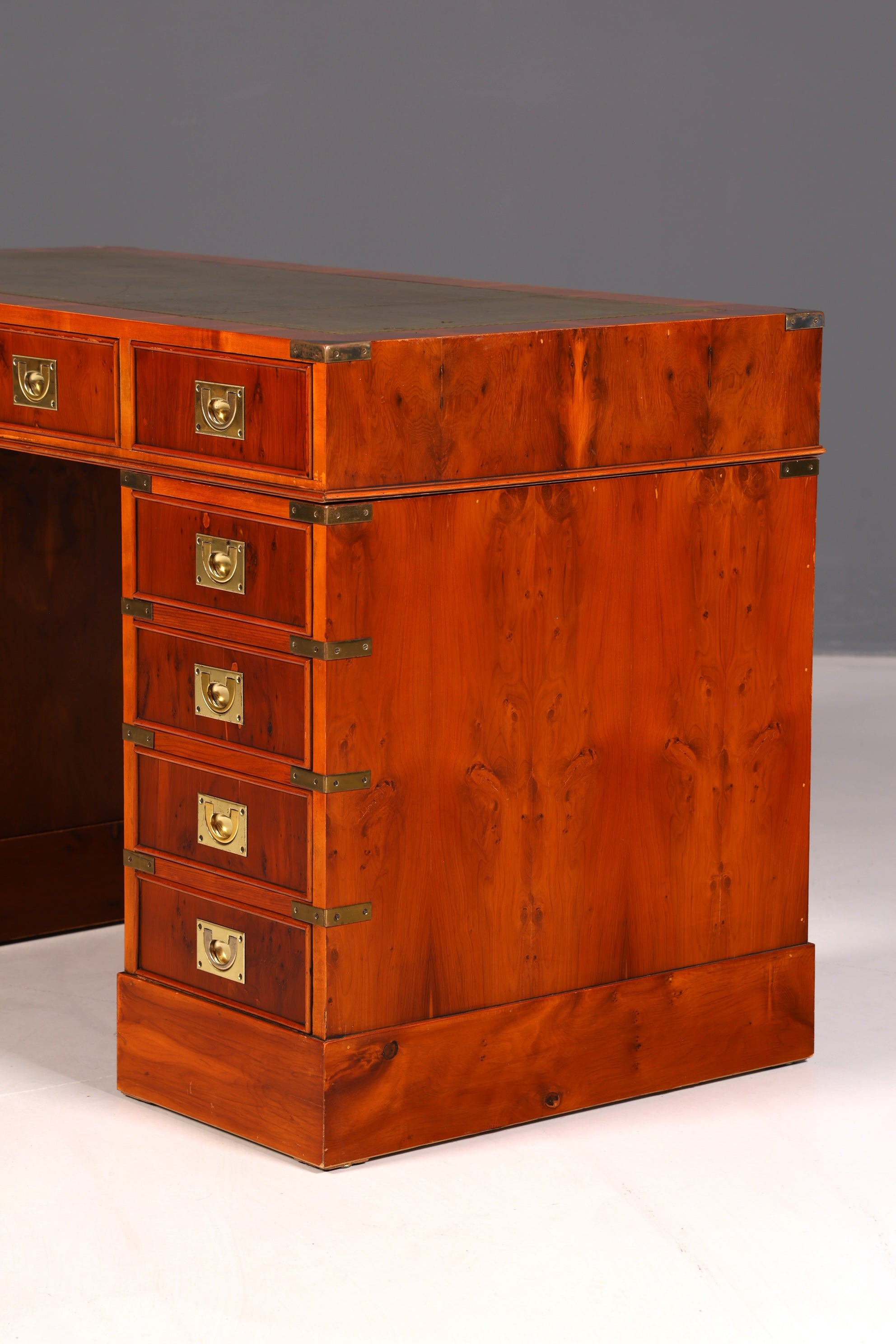 Edler Maritimer Schreibtisch Englischer Military Chest Bürotisch Office Table Echt Lederauflage Antik Vintage