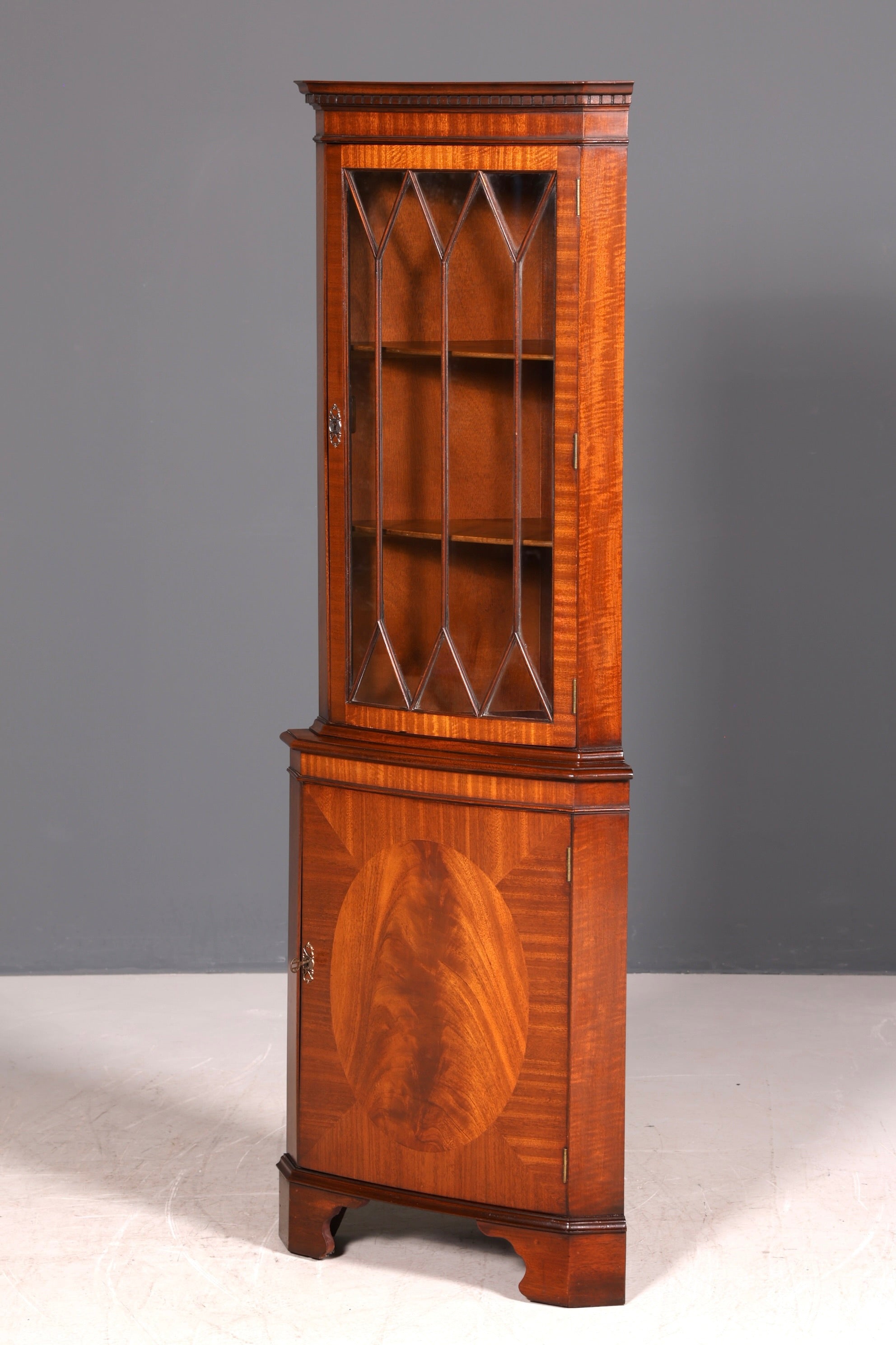 G248 Finish Wunderschöne Englische Eckvitrine Mahagoni Antik 60s echt Holz Schrank Eckschrank Glasvitrine (Kopie)