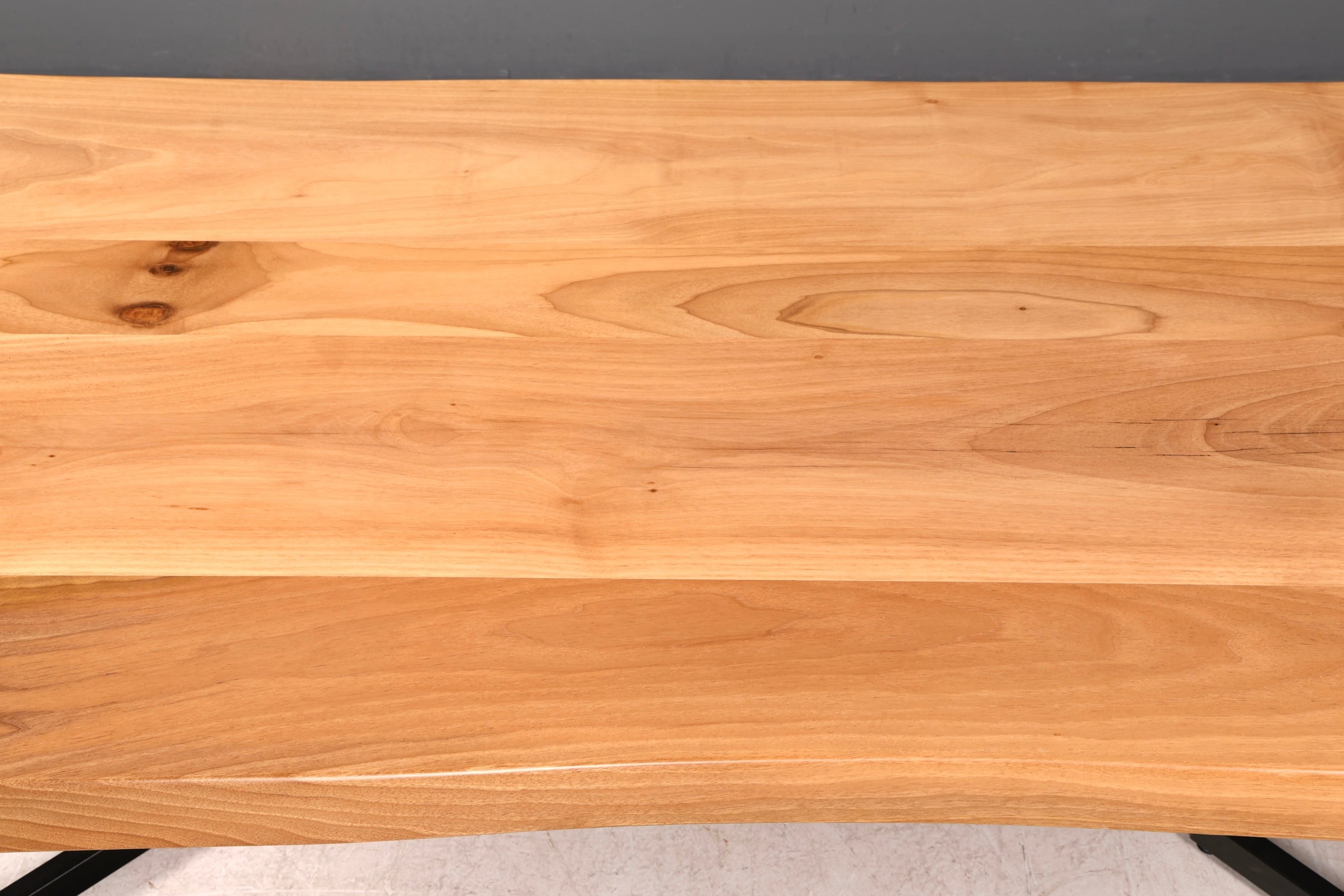 Wunderschöner Nussbaum Tisch 220cm-95cm Esszimmer Tisch Baumkanten Platte massiv Holz Küchentisch