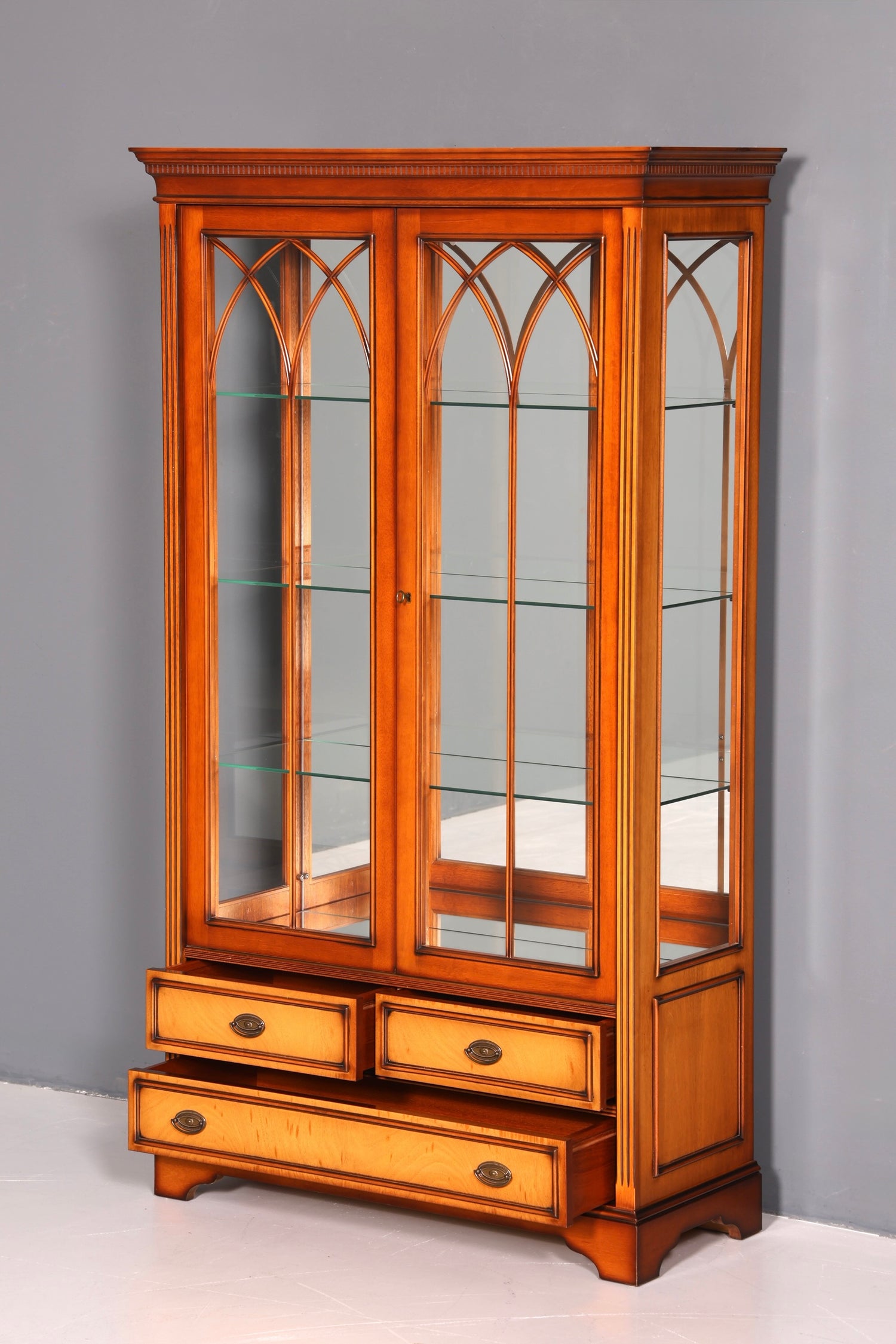 Wunderschöne Englische Vitrine Eibe Bücherschrank Buffet Antik Stil Glasvitrine