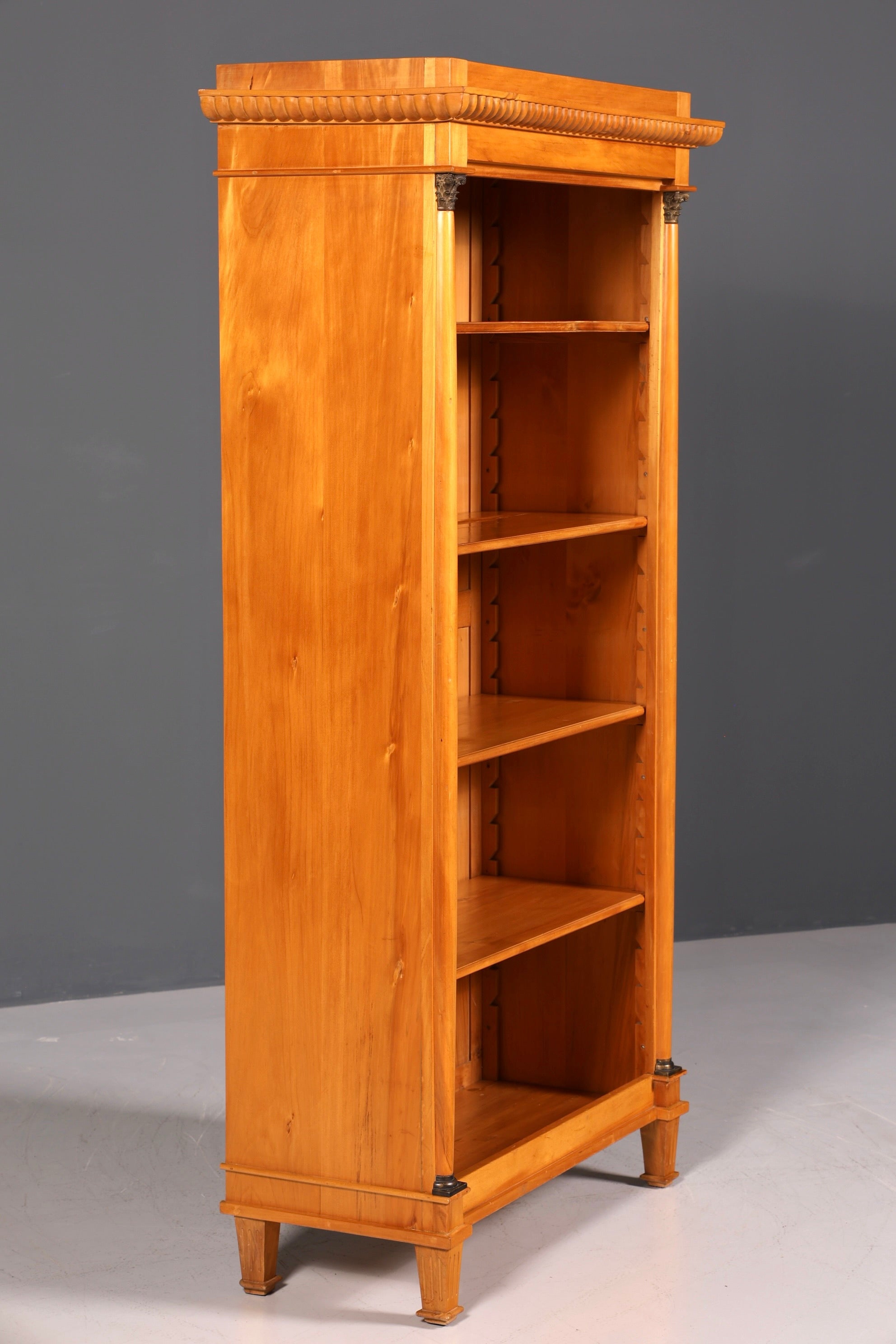 Traumhaftes Regal im Biedermeier Stil Antik Bücherregal Weichholz Buchablage