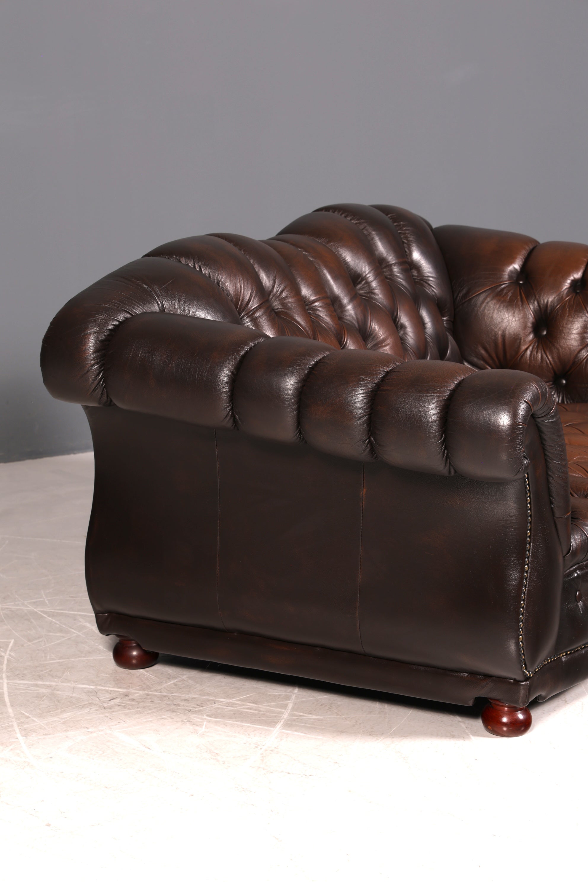 Wunderschönes Original Chesterfield 2er Sofa Englisch Herrenzimmer echt Leder 2- Sitzer Couch