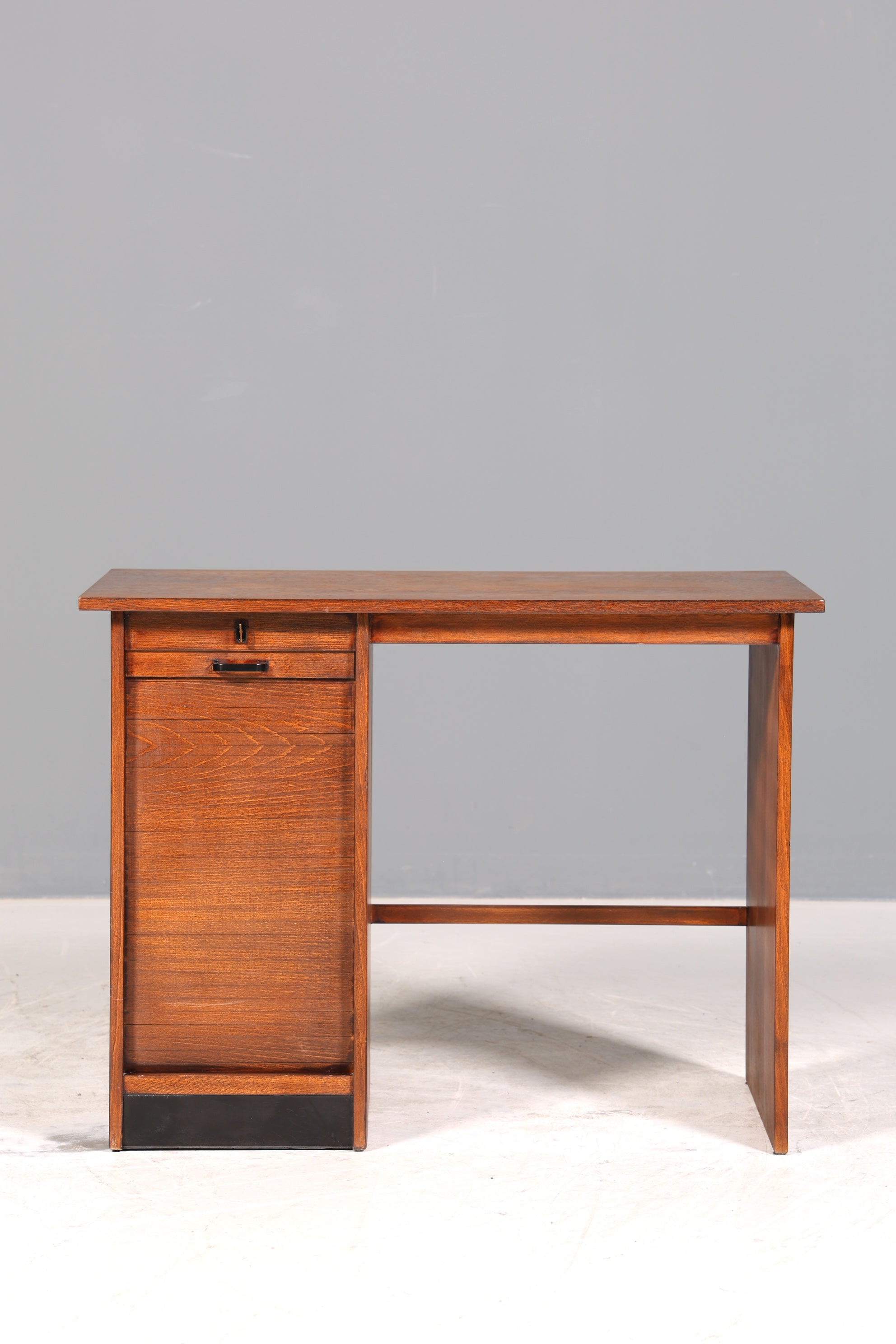 Stilvoller Bauhaus Rollladen Schreibtisch Mid Century echt Holz Bürotisch Office Table