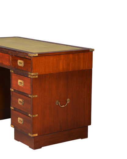 Wunderschöner Maritimer Schreibtisch Englischer Military Chest Bürotisch Office Table mit echt Lederauflage