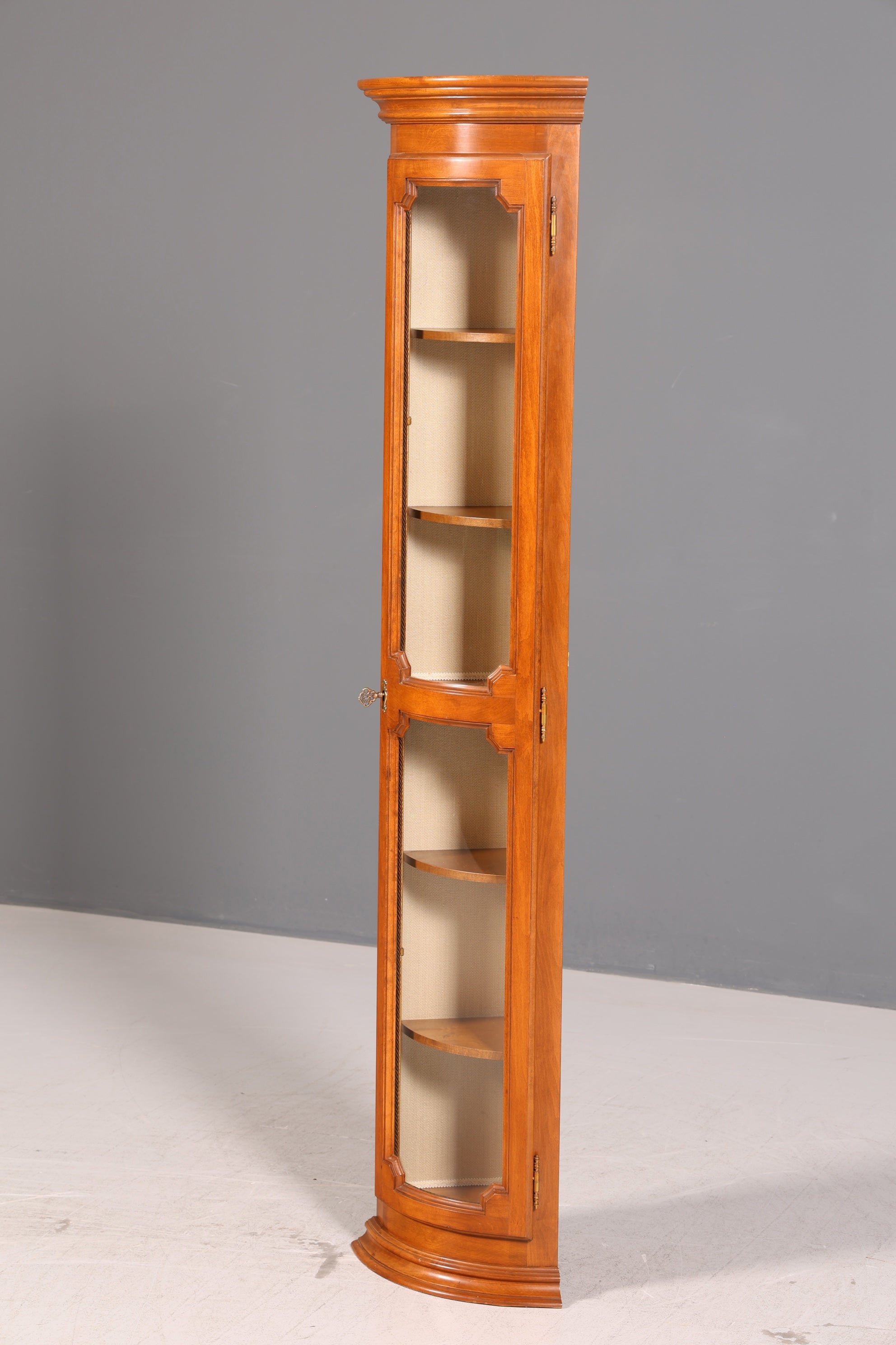 Wunderschöne Original Selva Eckvitrine Antik Stil Vitrine Schrank Geschirrschrank Glasvitrine