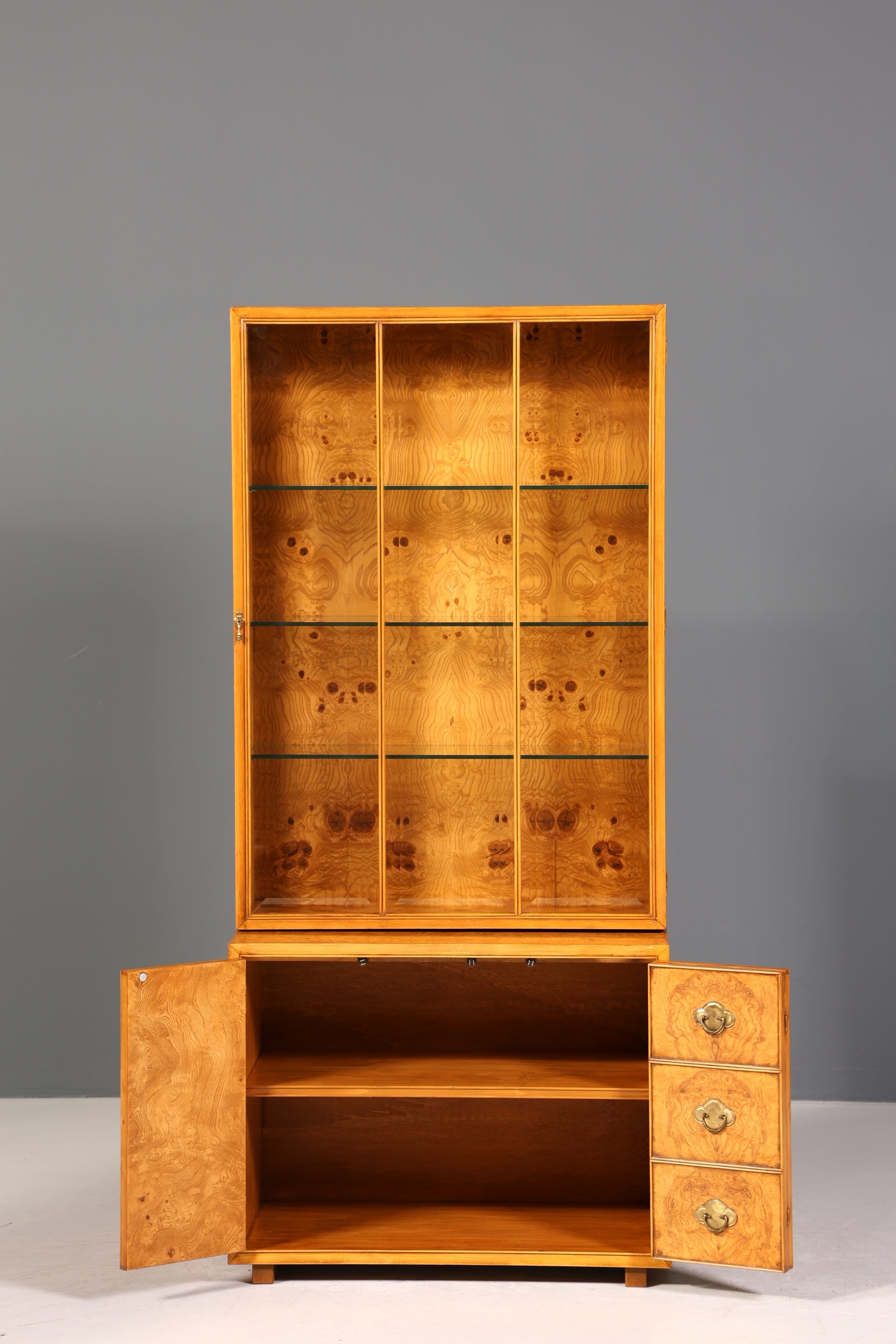 Traumhafte Original Art Deco Vitrine um 1930 Birke Schrank Regal Bücherregal Vitrinen Schrank Kommode