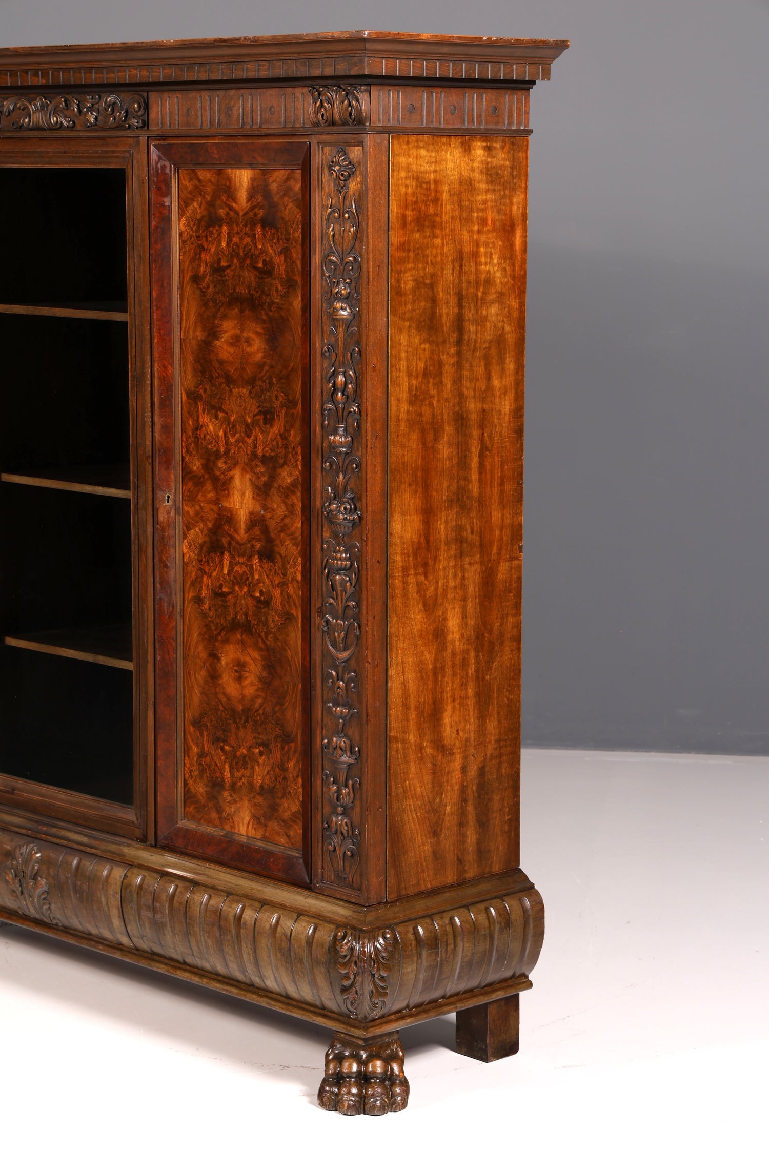 Beeindruckender Neorenaissance Bücherschrank Gründerzeit Vitrine Herrenzimmer Buffet Schrank Antik Massivholz