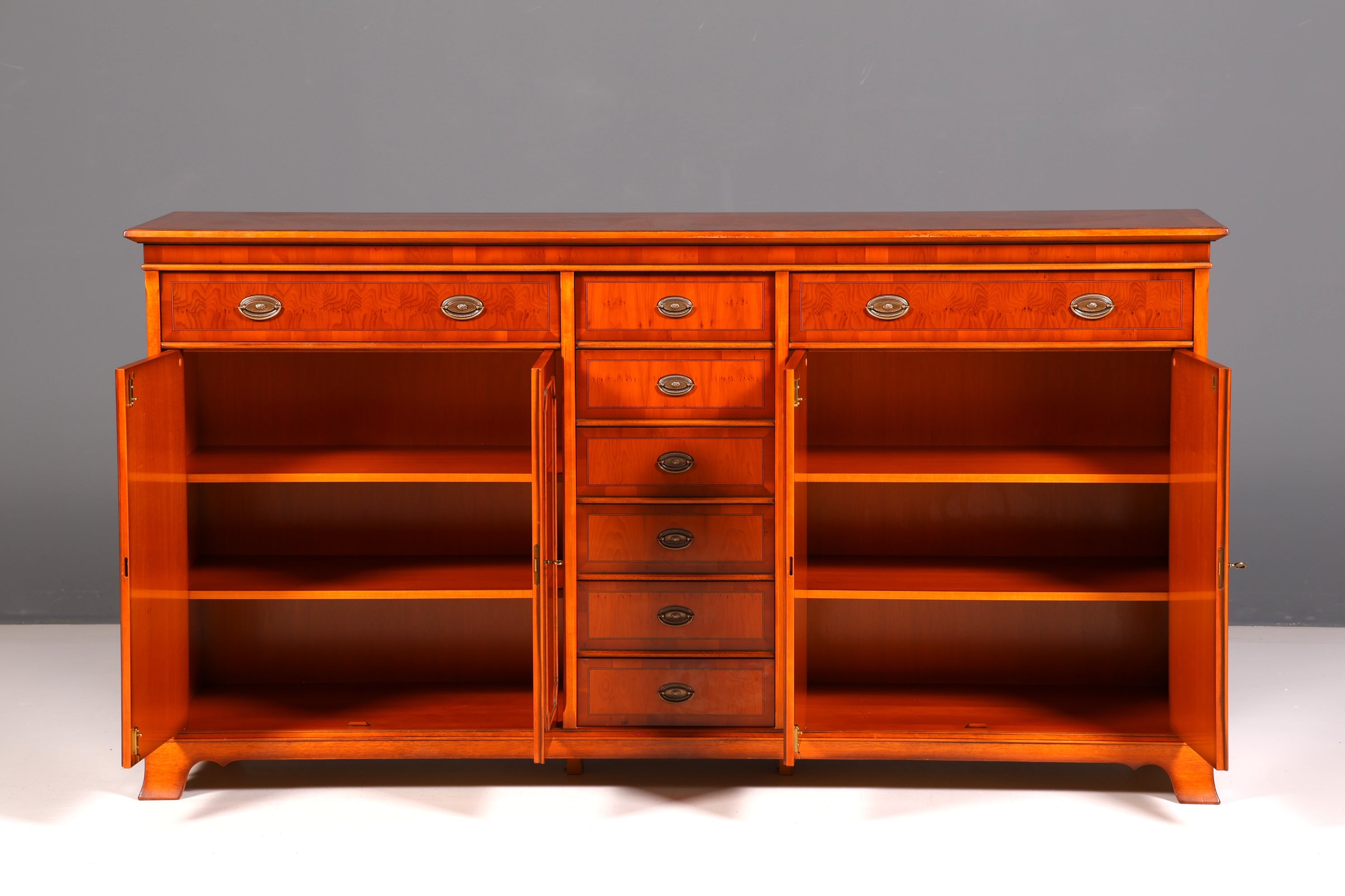 Traumhafter Original Heldense Schrank Englische Eibe Sideboard Echt Holz Antik 60s