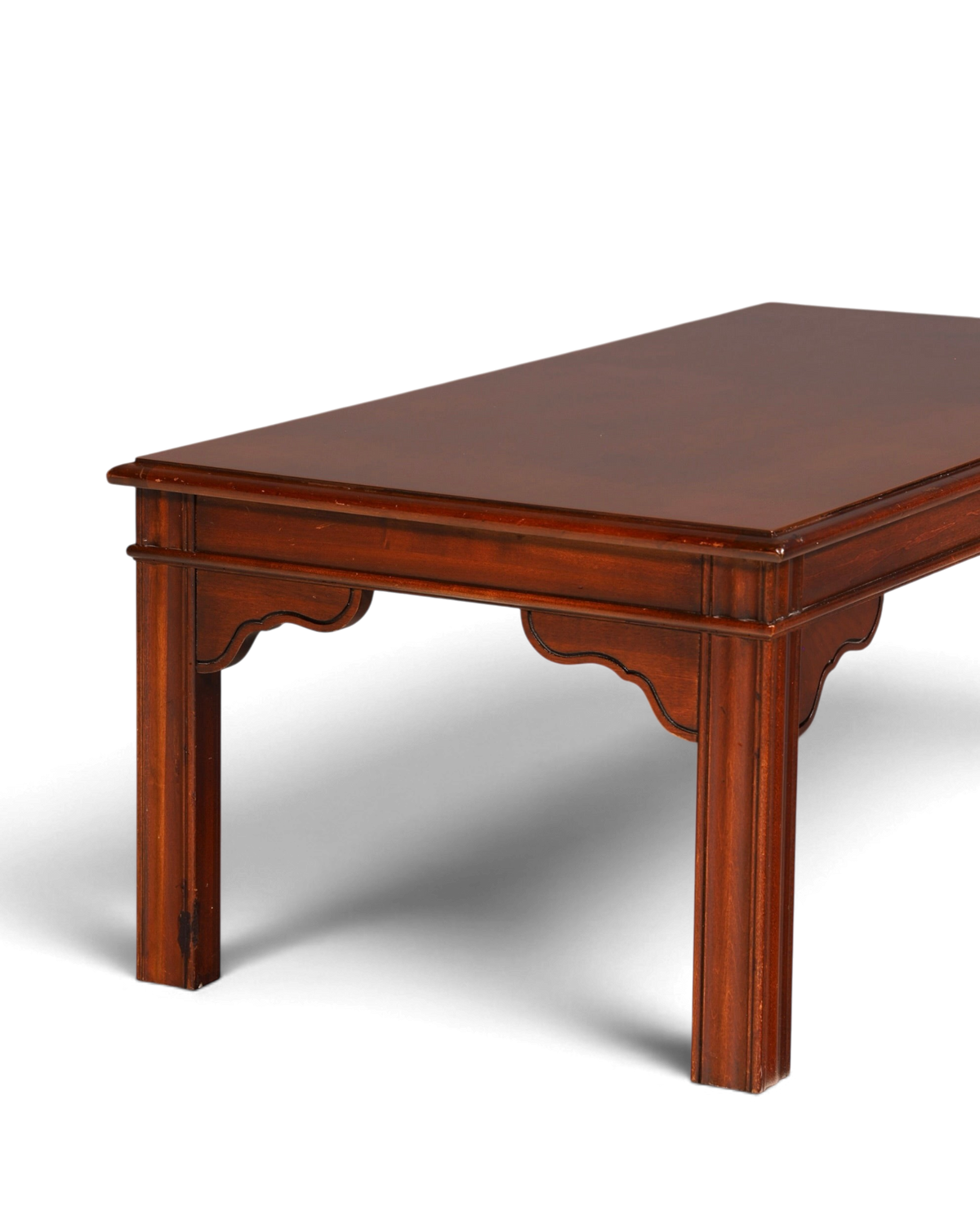 Hauptstadt Möblerei Couchtisch aus dunklem Holz mit geschwungenen Zargen und klassischem Design