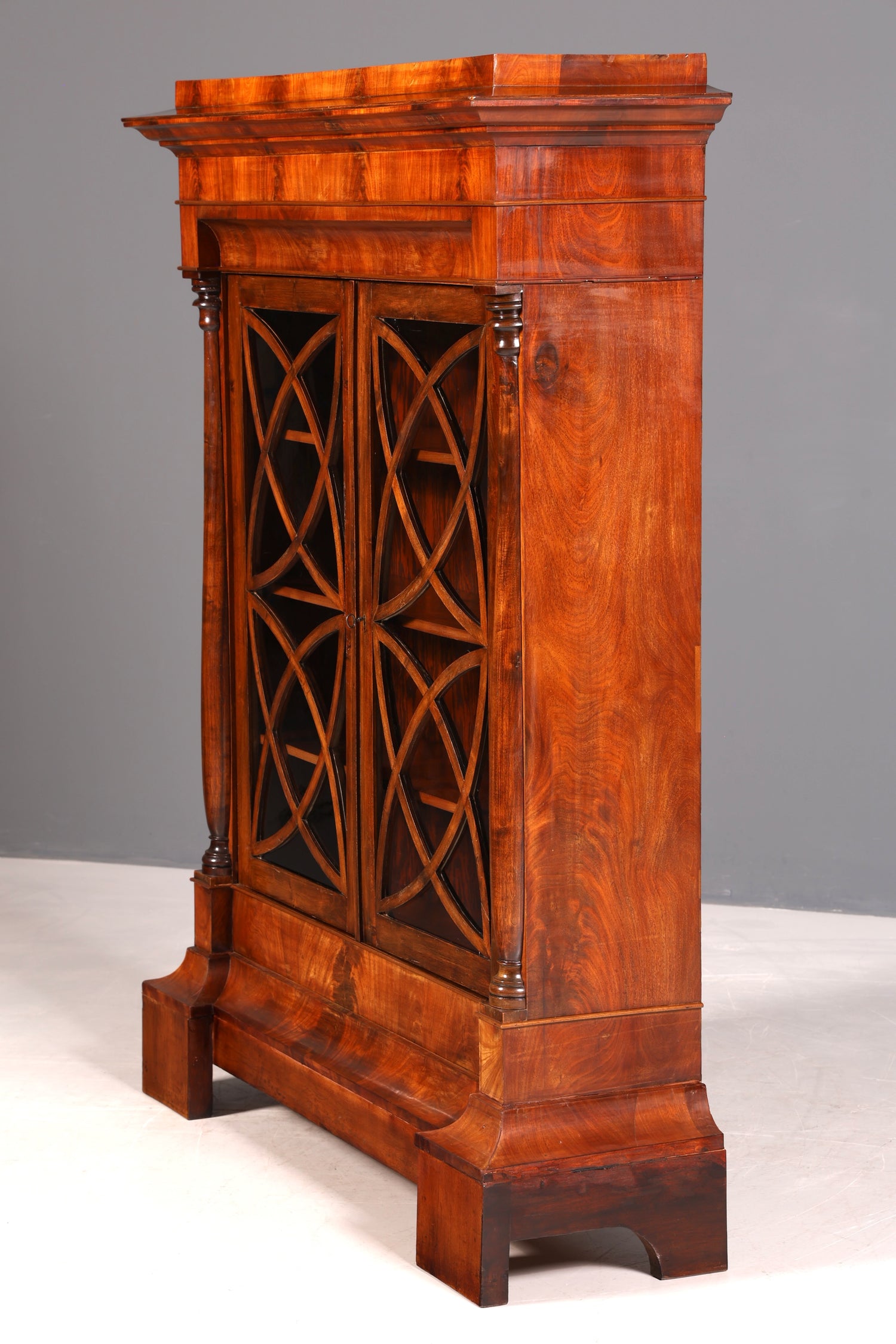 Traumhafter Original Biedermeier Vitrine um 1820 Antiker Schrank Art Deco Bücherregal