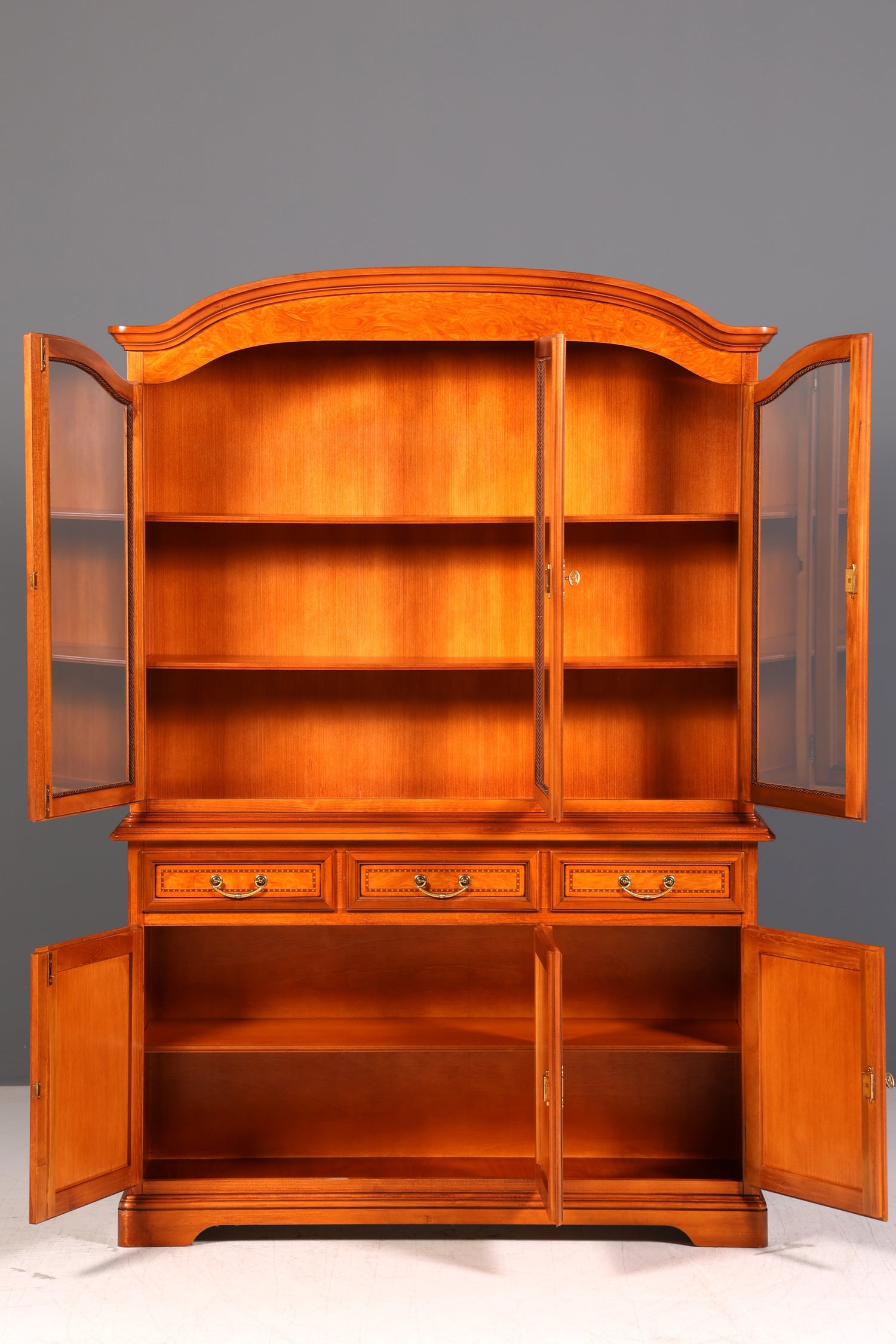 Traumhafte Original Selva Vitrine Epoca Antik Stil Buffet Schrank Bibliothek Kirschholz Glasvitrine