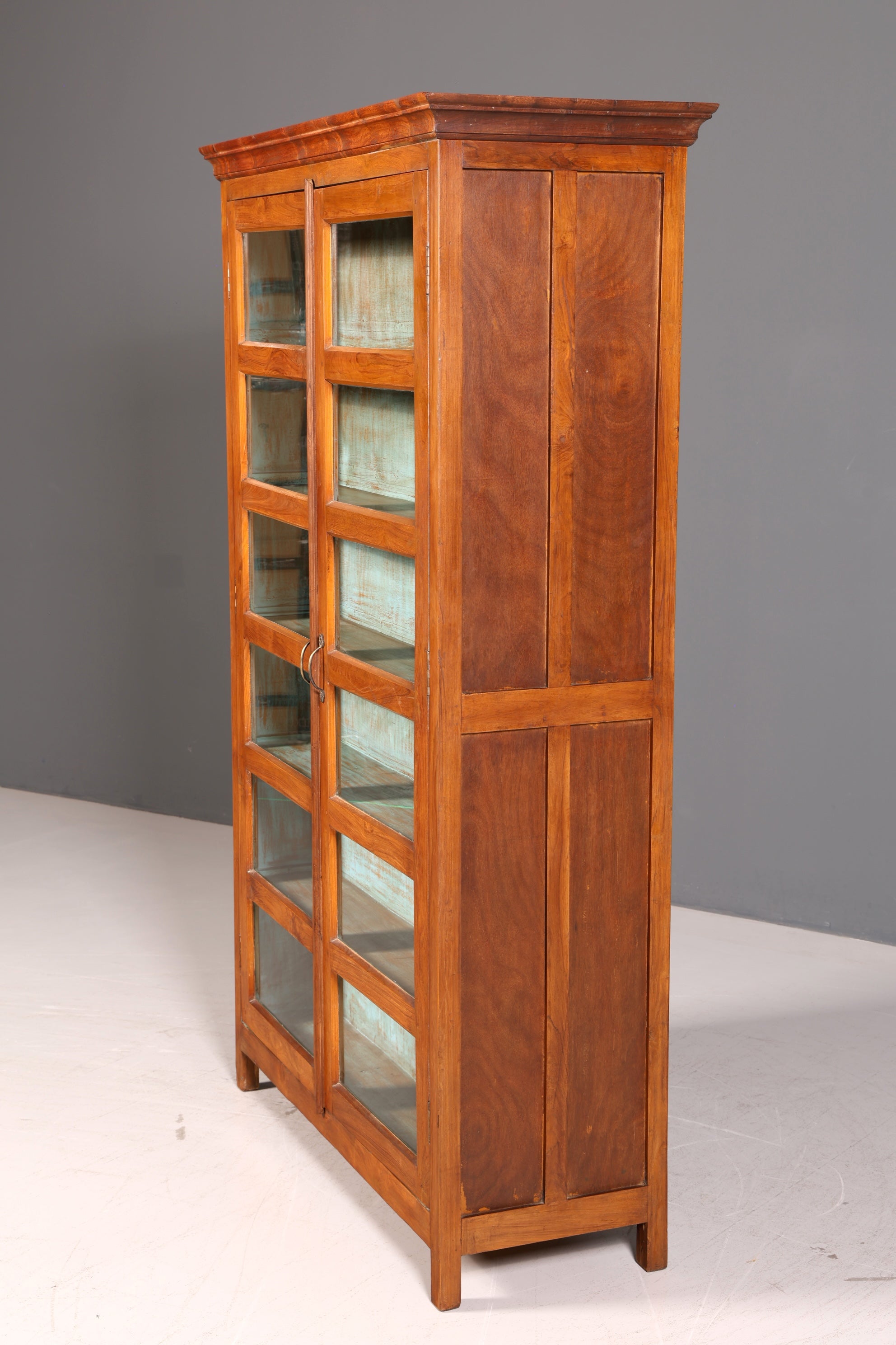 Wunderschöne Vitrine im Kolonial Stil Schrank Bücherregal Landhaus Stil Englisch Geschirrschrank Glasvitrine Echt Holz Vintage