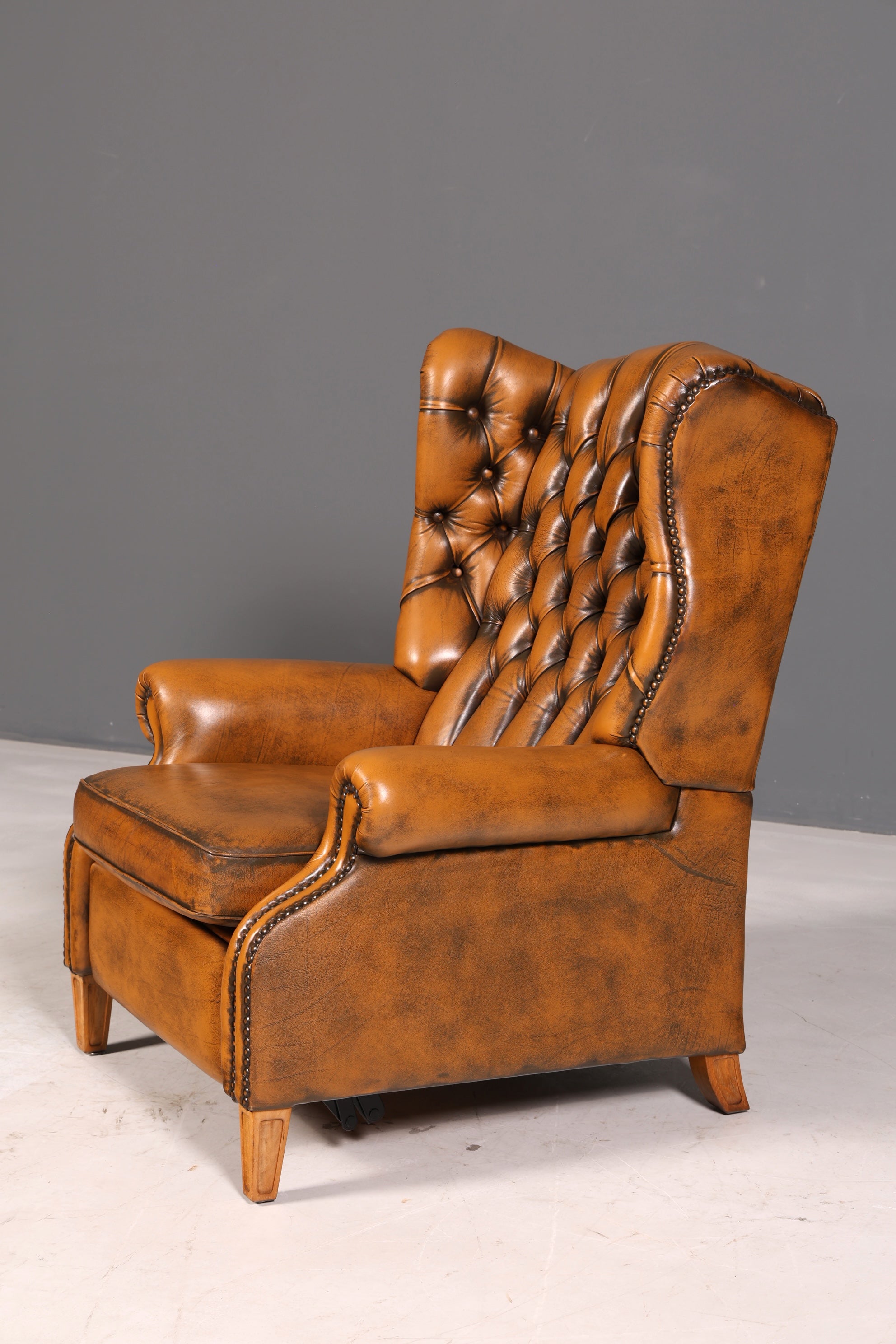 Wunderschöner Original Chesterfield Ohrenbackensessel Englisch Echt Leder Herrensessel Relaxsessel Liegefunktion Vintage