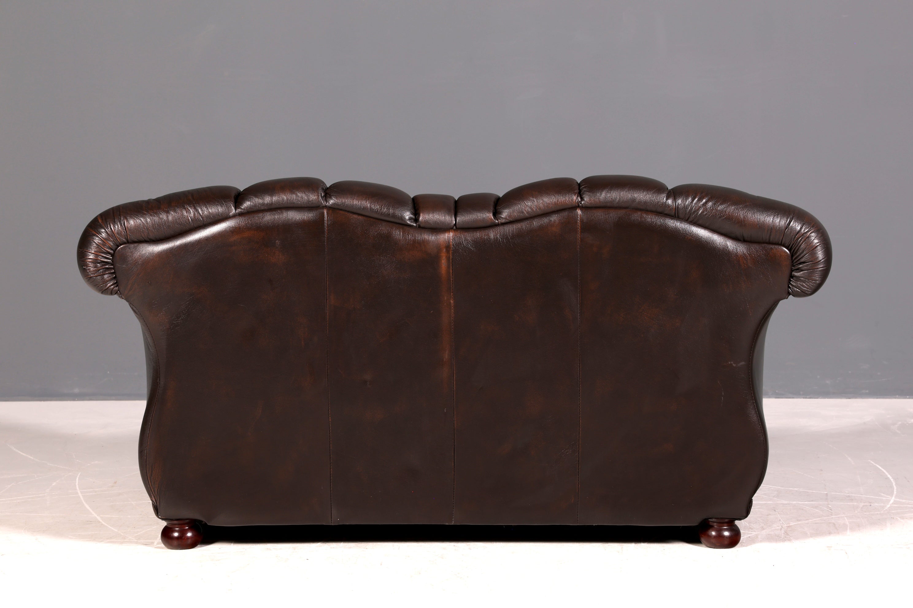 Wunderschönes Original Chesterfield 2er Sofa Englisch Herrenzimmer echt Leder 2- Sitzer Couch