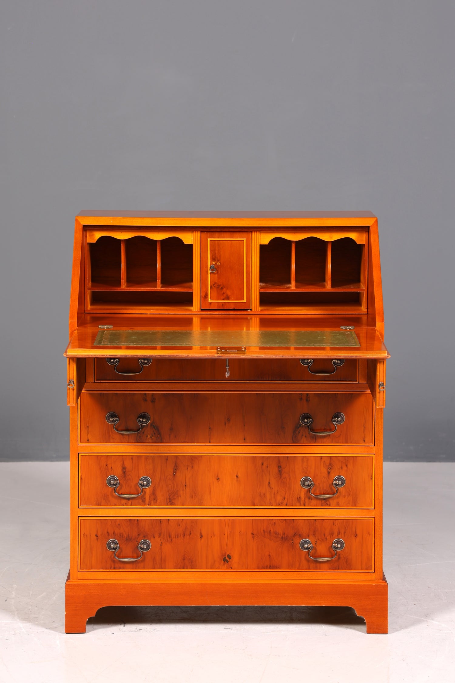 Wunderschöner Englischer Sekretär Eibe Schreibkommode Antik Stil Kommode UK Schreibtisch