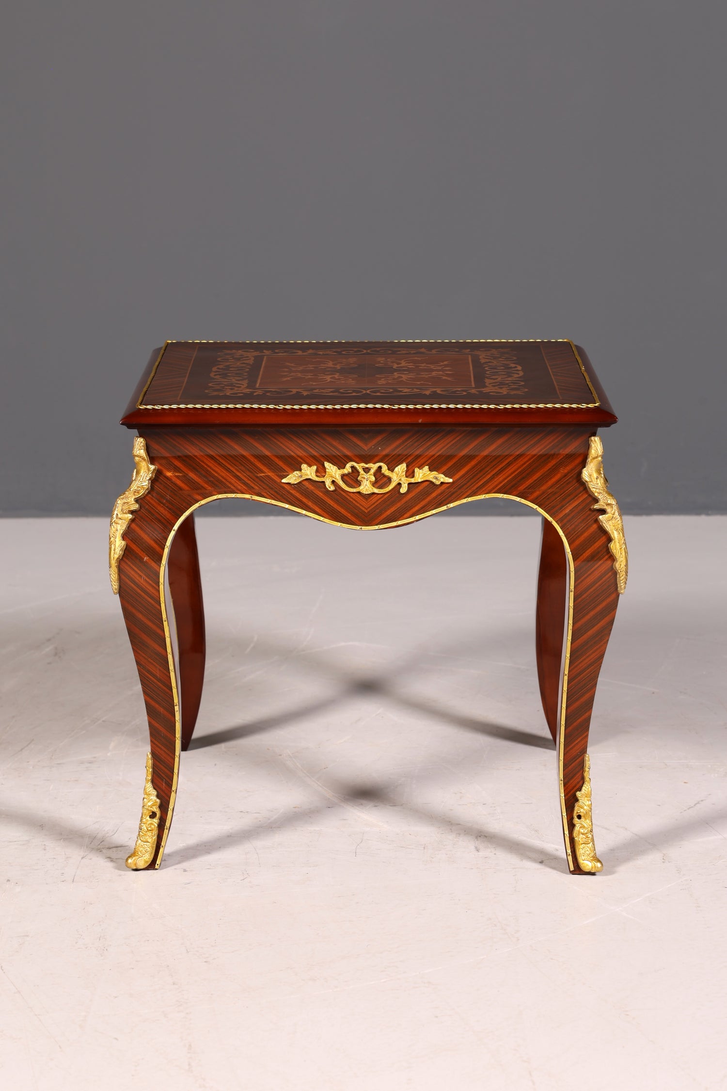 Wunderschöner Barock Stil Louis XV Couchtisch Antik Stil Ablagetisch Beistelltisch