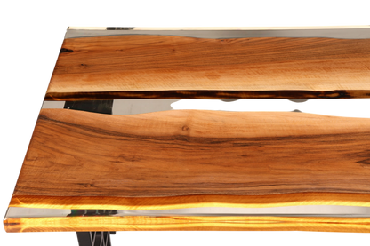 Hauptstadt Möblerei Esstisch aus massivem Nussbaumholz mit klarem Epoxidharz River Table Design und natürlicher Maserung