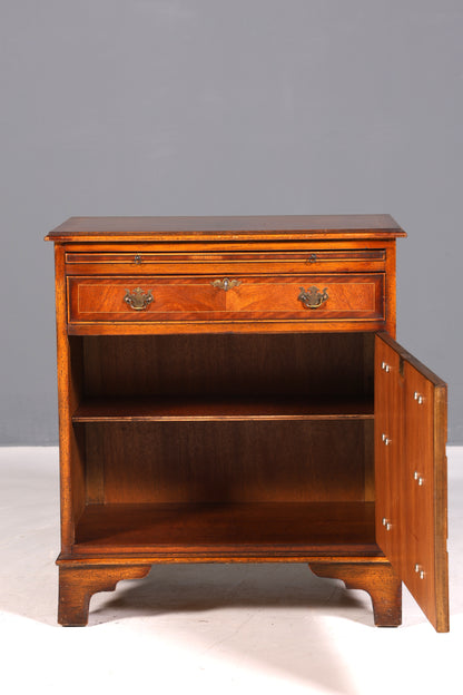 Wunderschöne Englische Kommode Eibe Longdale Reproductions Schrank UK