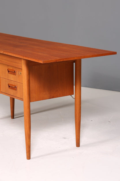 Wunderschöner Mid Century Schreibtisch Danish Design Teak Holz Bürotisch ausklappbarer Office Table Tisch