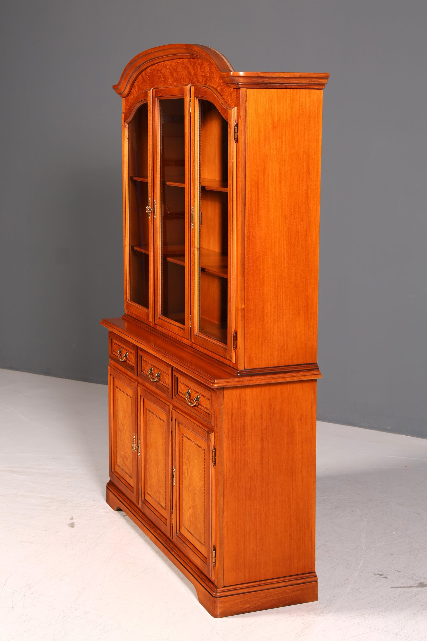 Traumhafte Original Selva Vitrine Epoca Antik Stil Buffet Schrank Bibliothek Kirschholz Glasvitrine