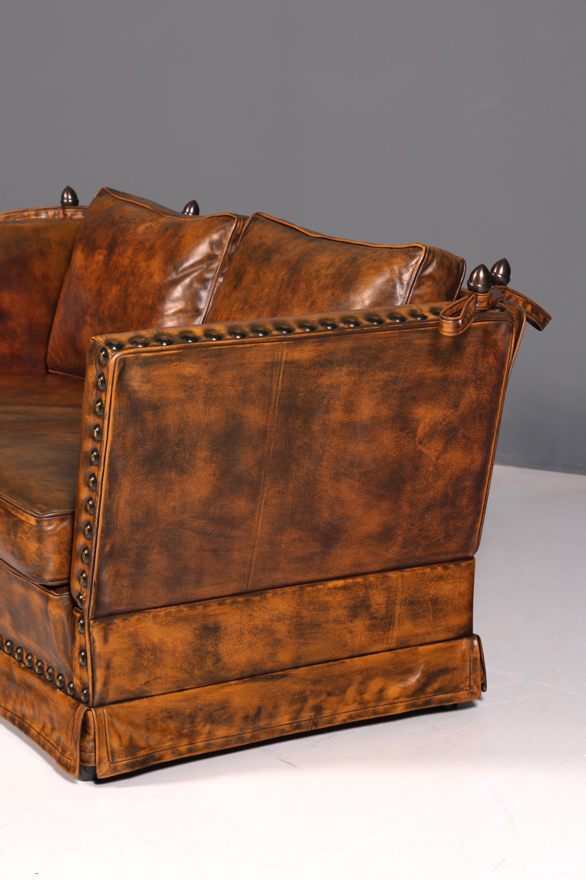 Wunderschönes Englisches Sofa im Knole Stil echt Leder Couch Englisch Polstersofa Antik Stil