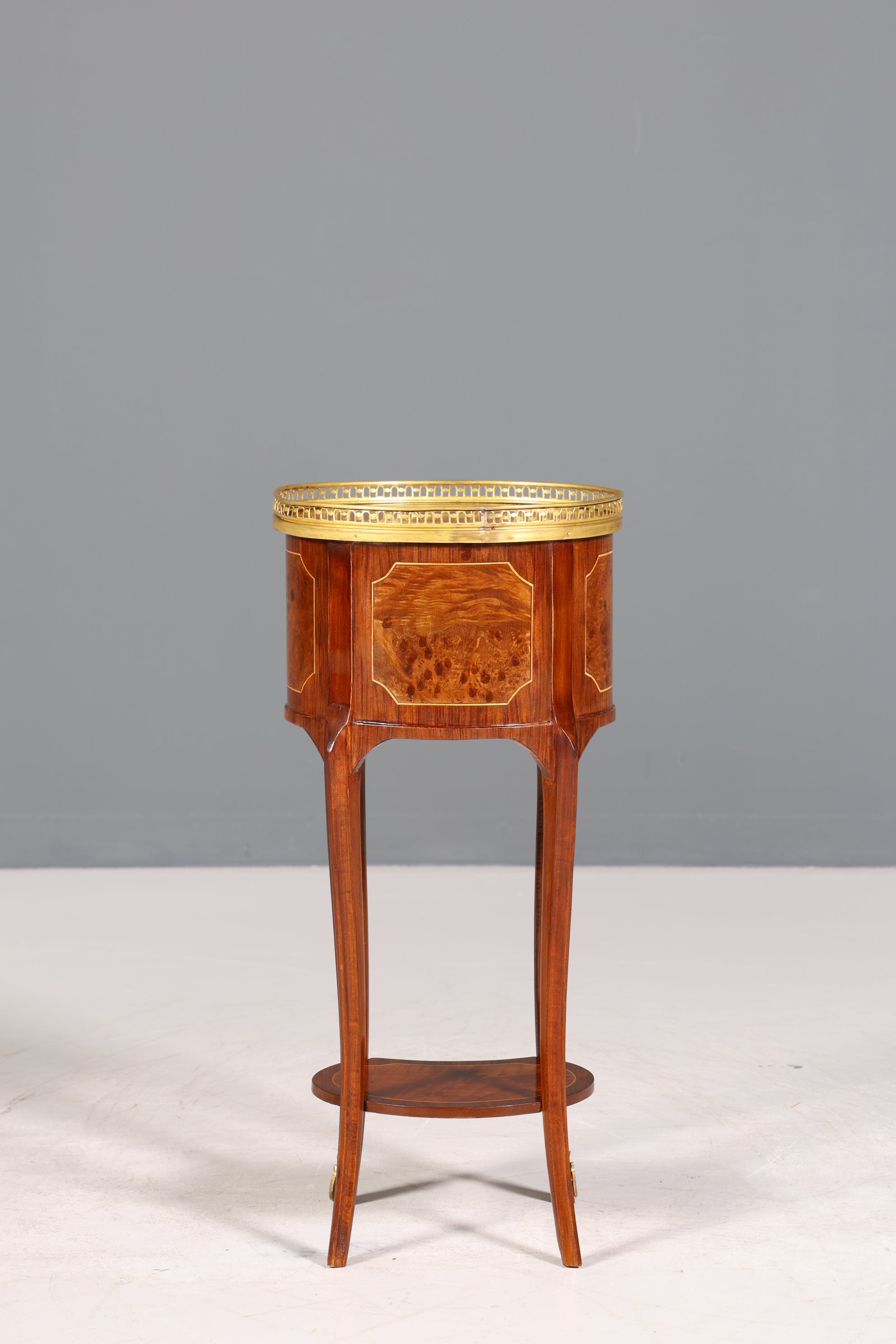 Edler Barock Louis XV Stil Beistelltisch Ablagetisch massiv Kommode Antik Stil
