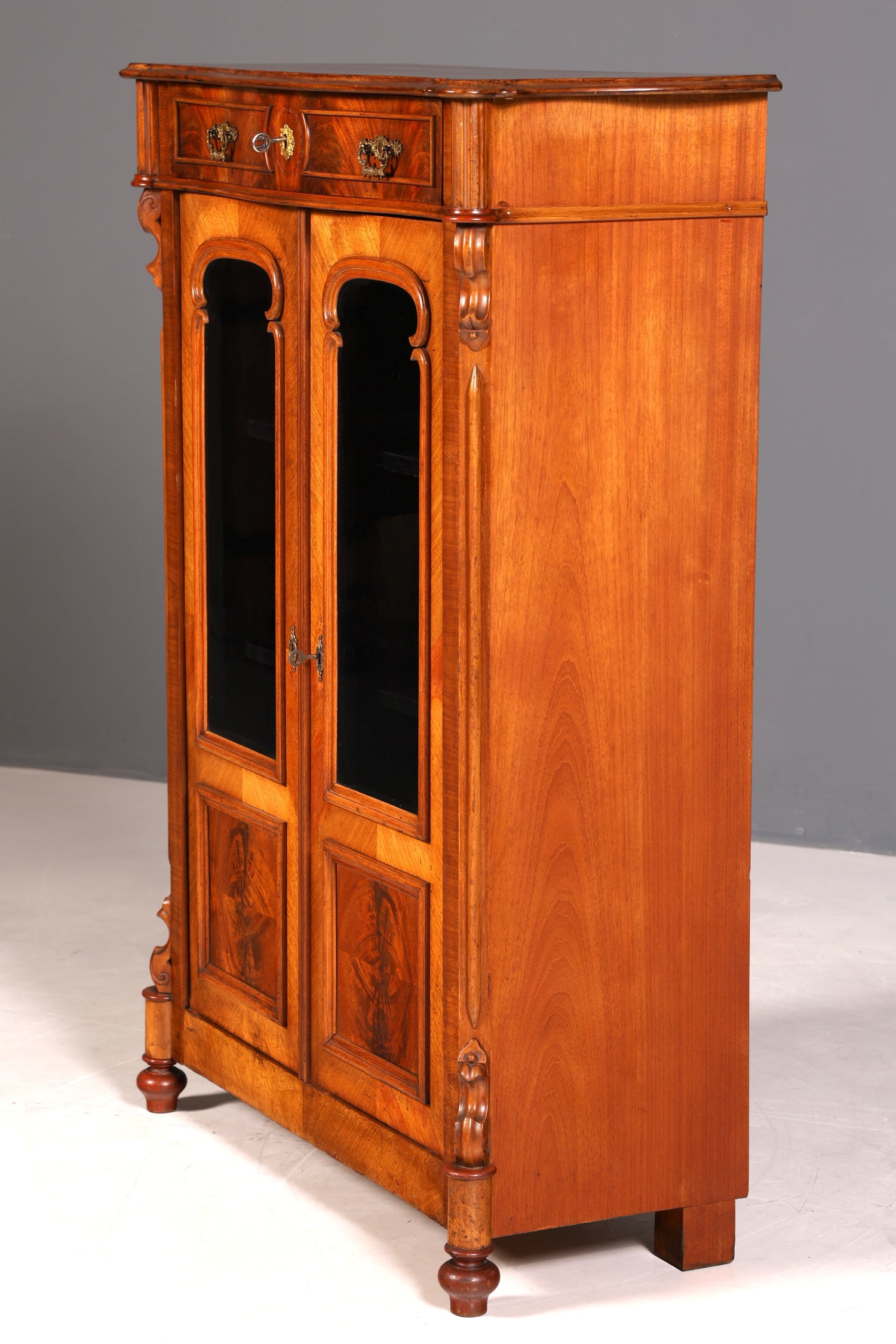 G322 Finish Edler Gründerzeit Vitrine um 1880 Schrank Antik Jugendstil Nussbaum Bücherregal (Kopie)