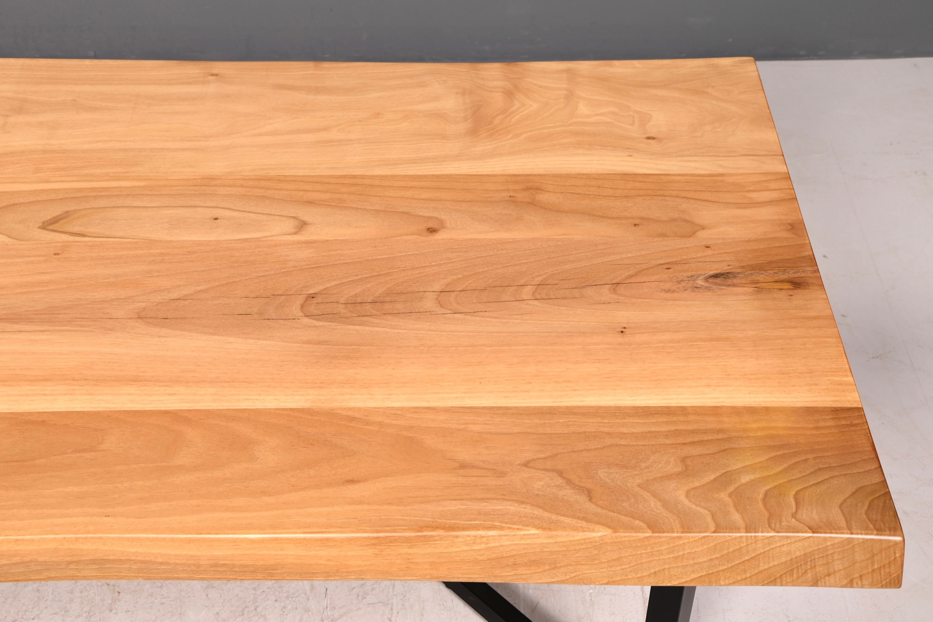 Wunderschöner Nussbaum Tisch 220cm-95cm Esszimmer Tisch Baumkanten Platte massiv Holz Küchentisch