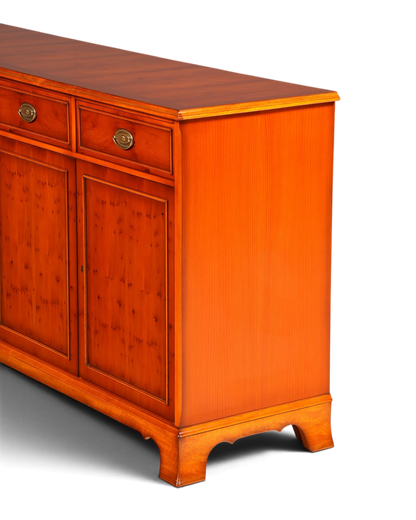 Hauptstadt Möblerei Heldense Sideboard aus englischer Eibe mit Schubladen und Türen im antiken Vintage-Stil