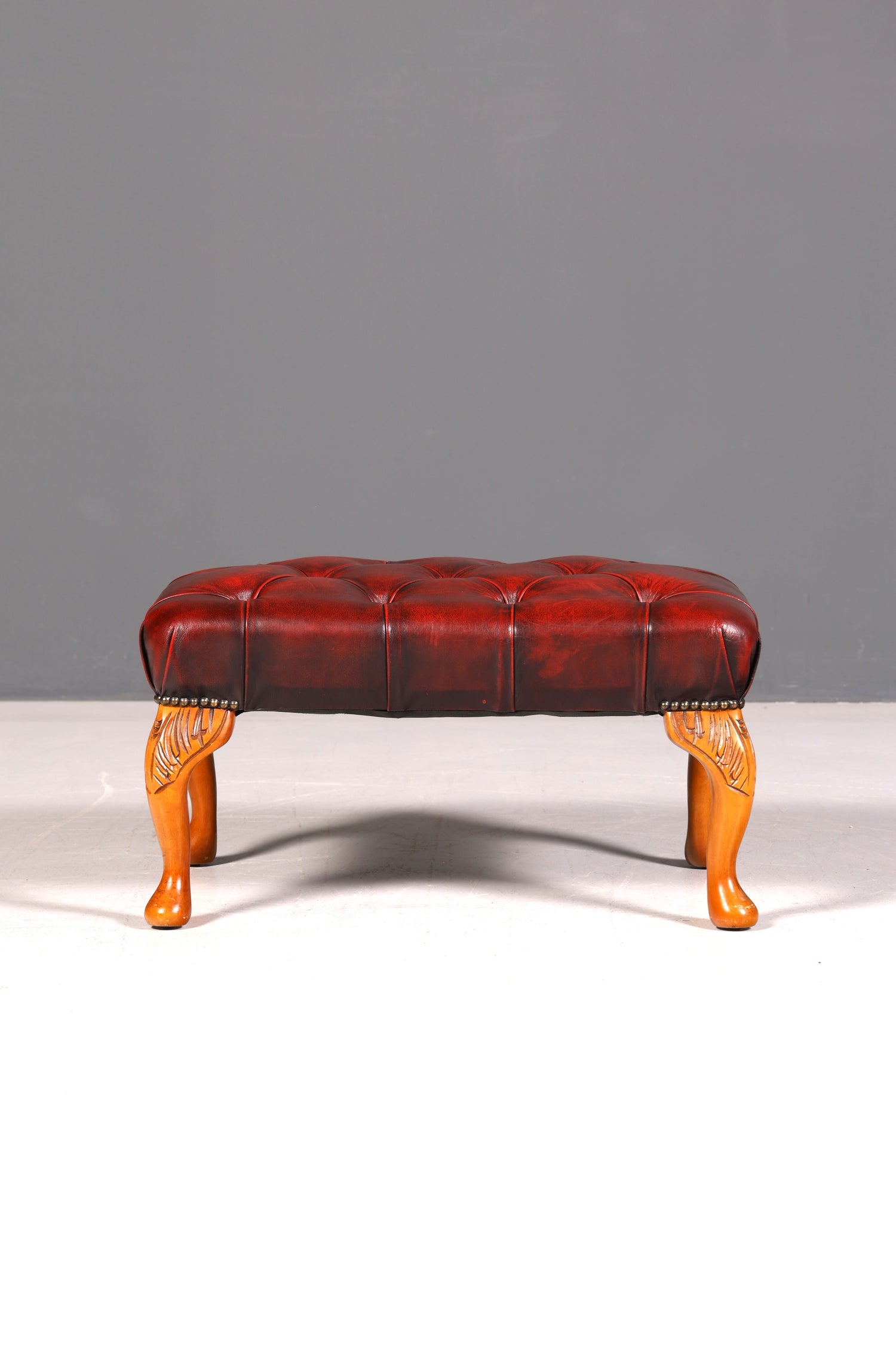 Original Chesterfield Hocker Echt Leder Englischer Fußhocker UK Englisch Oxblood Fußablage Antik