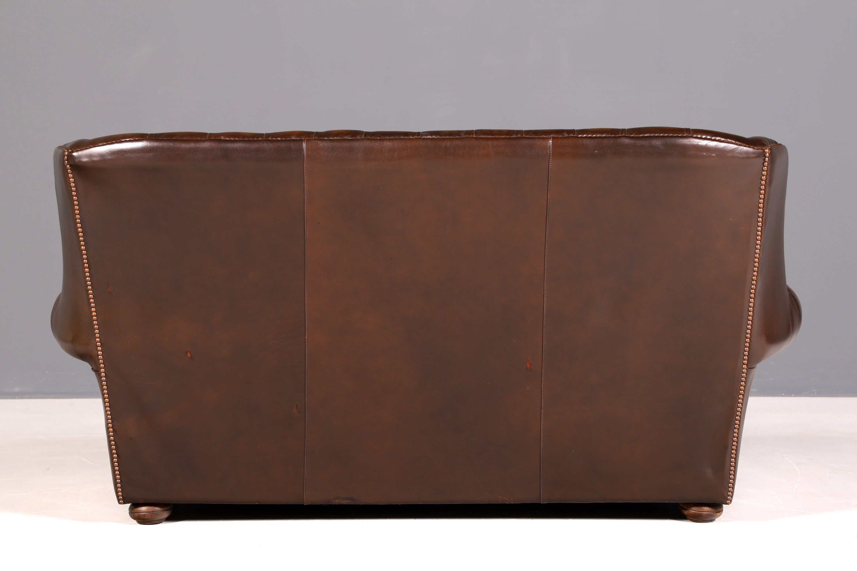 G103 Finish Wunderschönes Original Chesterfield Sofa 3- Sitzer echt Leder Oxblood Couch Englisch