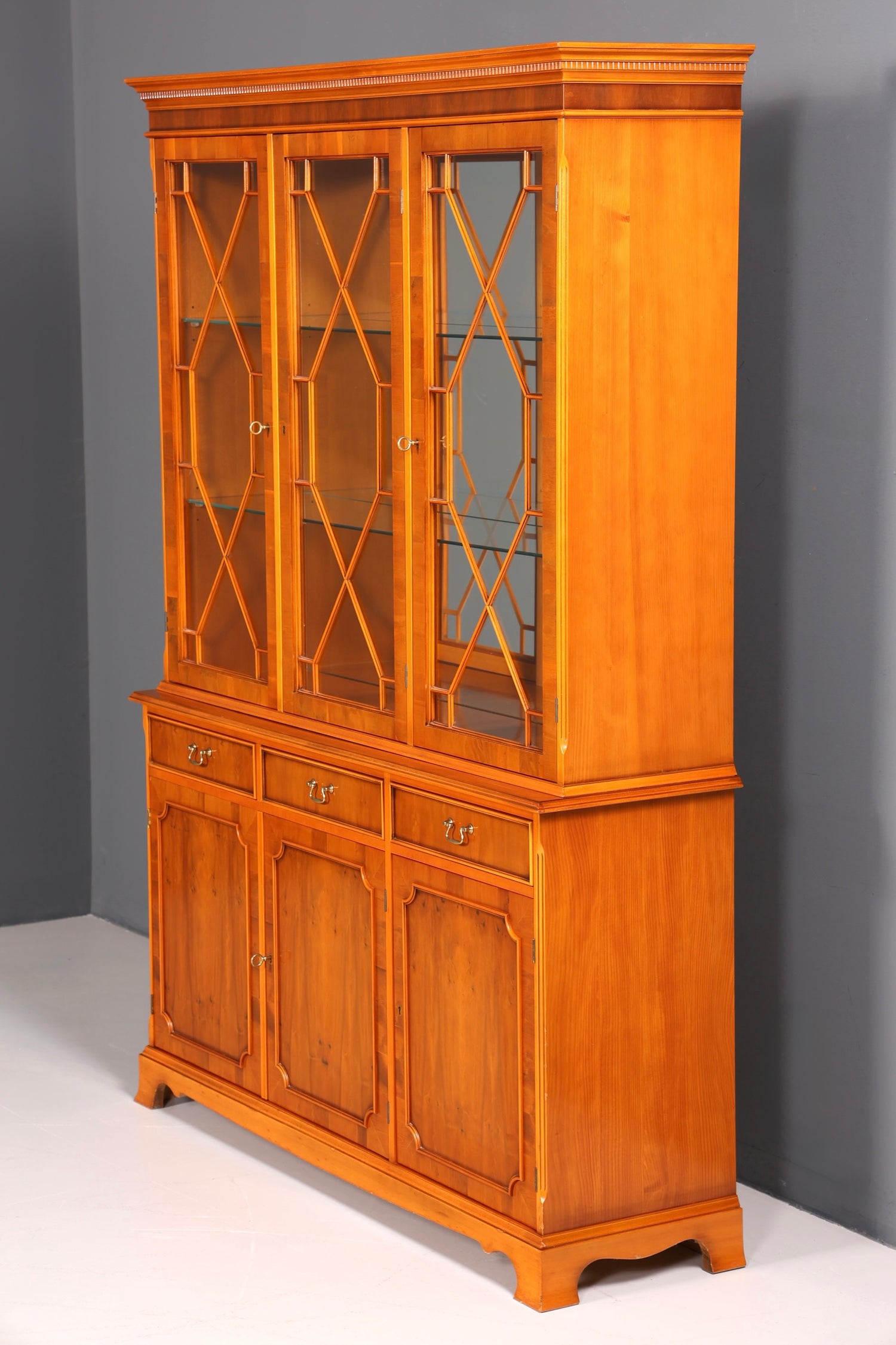 Wunderschöne Englische Vitrine Bücherschrank Buffet Antik Stil Englisch Eibe Glasvitrine Bibliothek