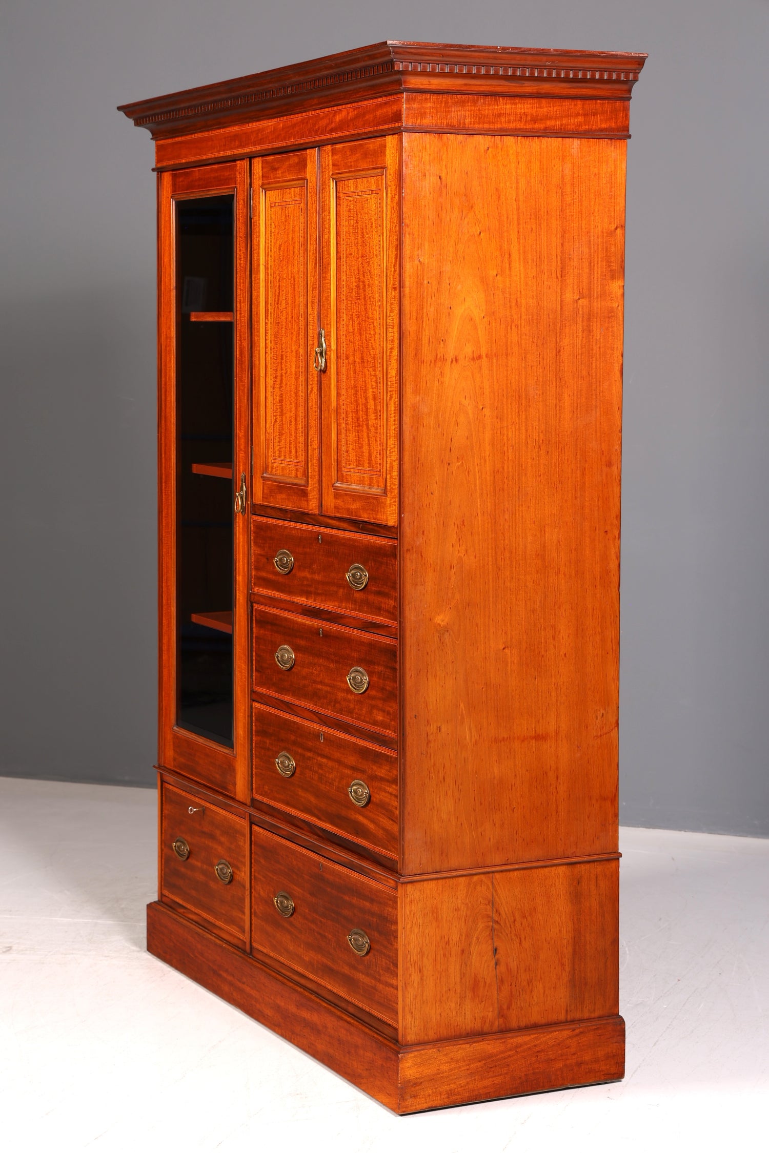 Beeindruckender Antiker Englischer Vitrine Kleiderschrank Wäscheschrank Dielenschrank Schrank Vintage