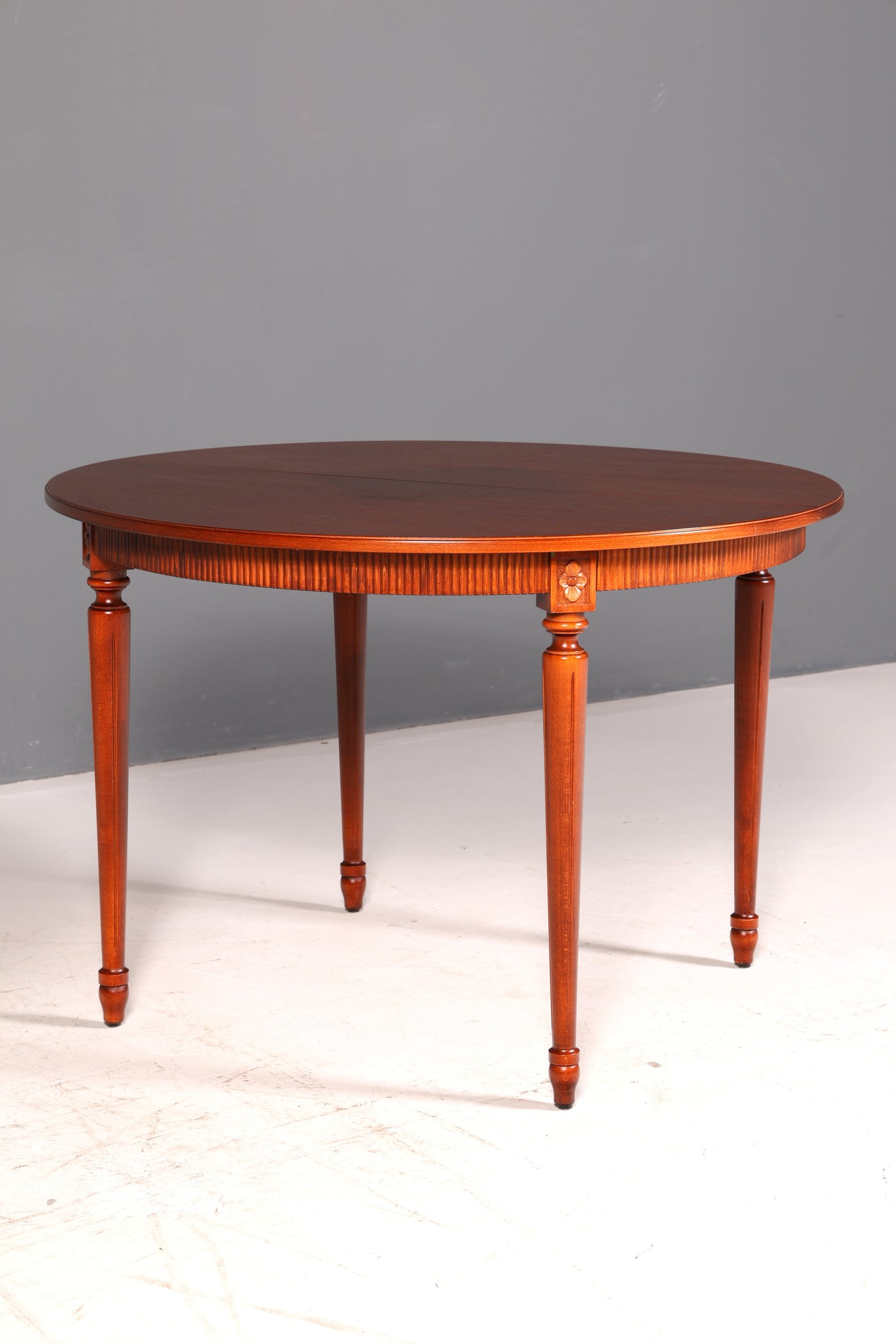 Stilvoller Tisch im Gustavianischen Stil Küchentisch Ausziehbar Antik Stil Esszimmer Tisch Esstisch Rund Vintage