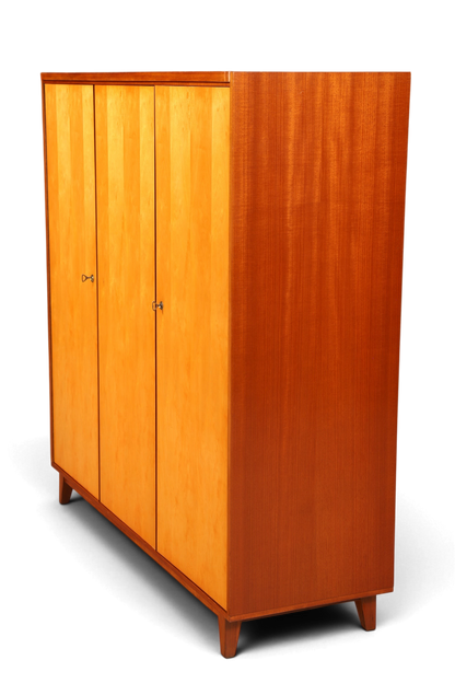 Hauptstadt Möblerei XL Mid Century Kleiderschrank aus Massivholz mit zwei Türen und elegantem Vintage Design