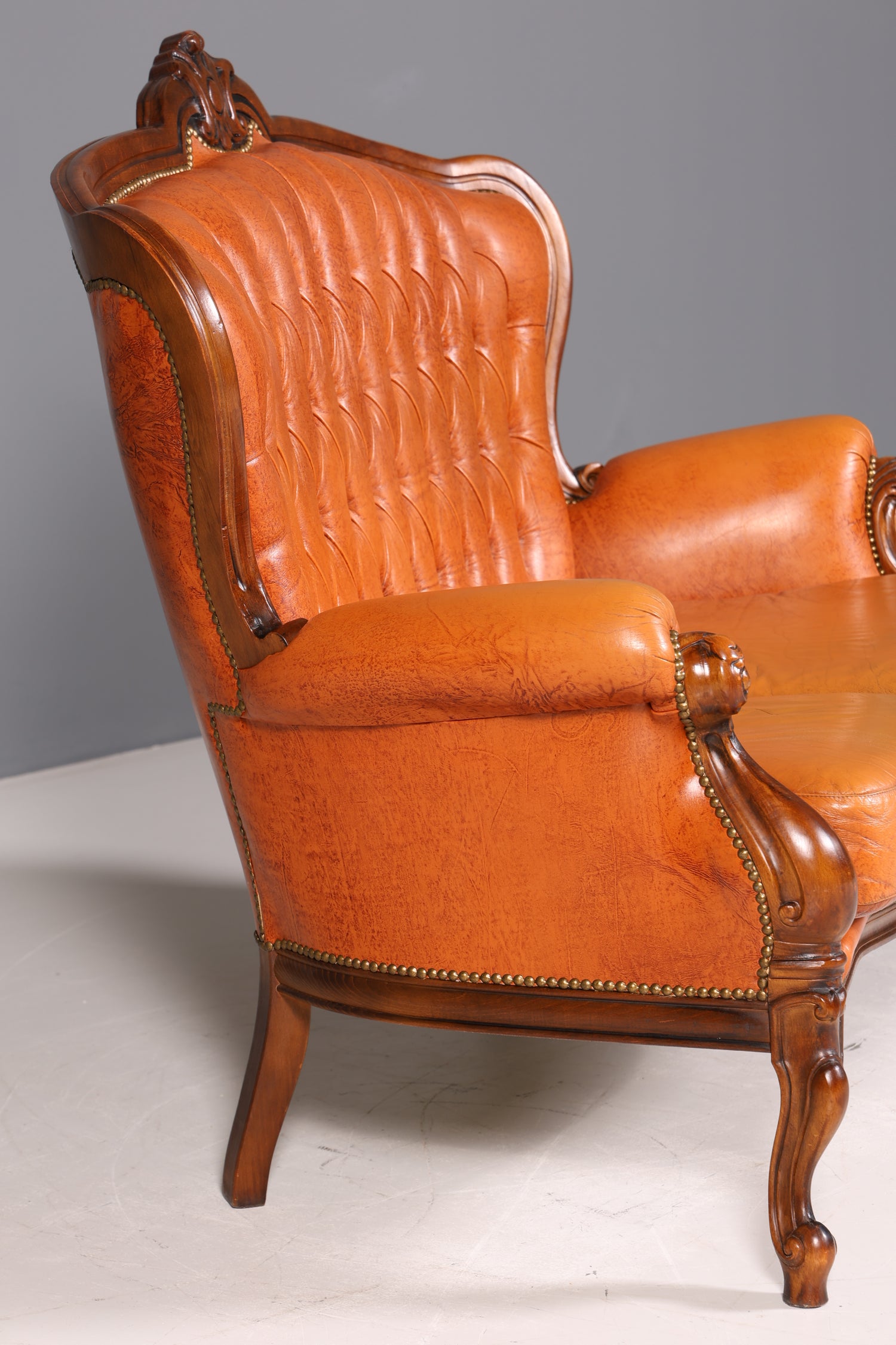 Königliches Barock Sofa 2-Sitzer echt Leder Rokoko Canapé Luxus Chesterfield Couch