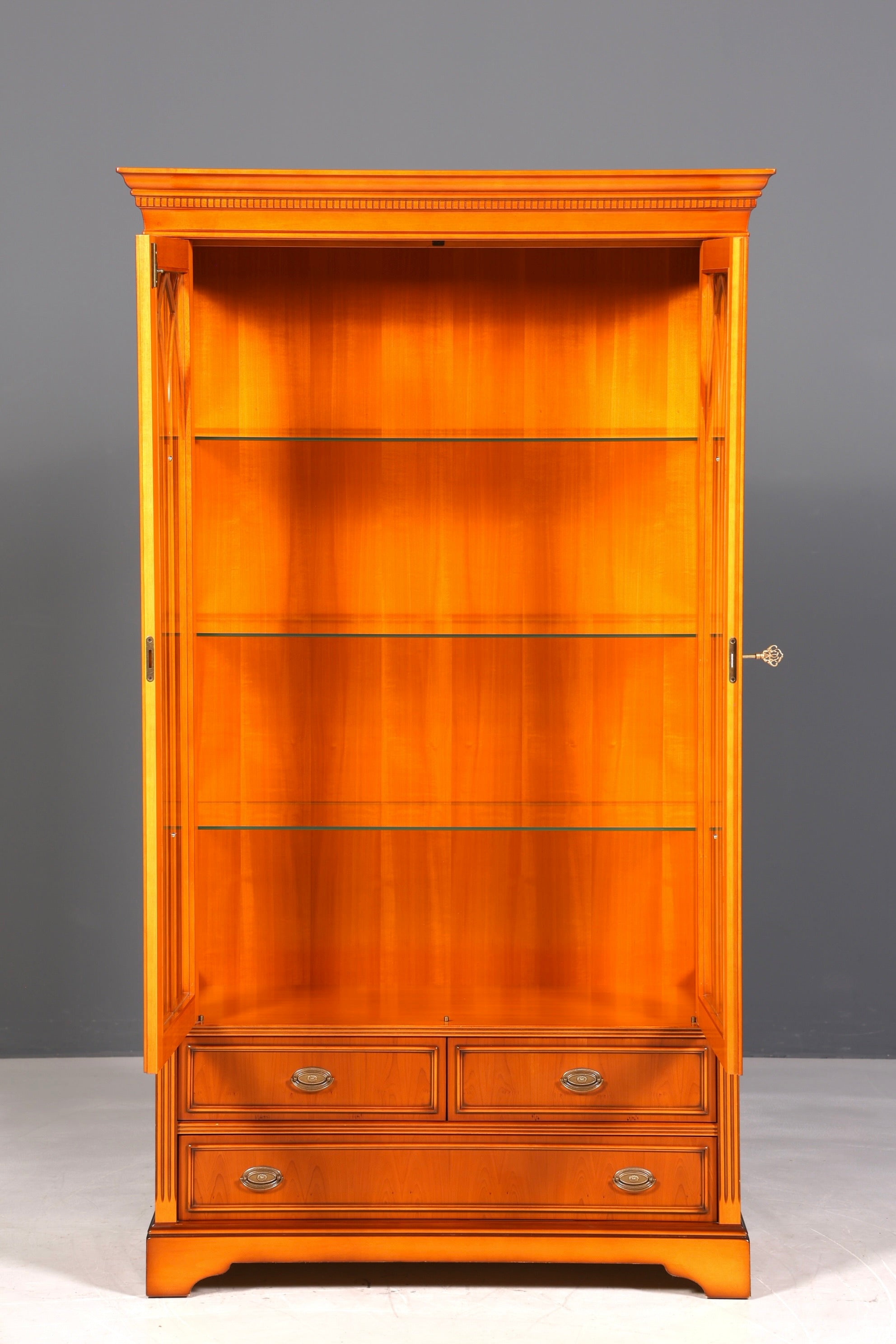 Wunderschöne Englische Vitrine Eibe Bücherschrank Buffet Antik Stil Glasvitrine