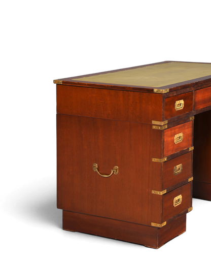 Wunderschöner Maritimer Schreibtisch Englischer Military Chest Bürotisch Office Table mit echt Lederauflage