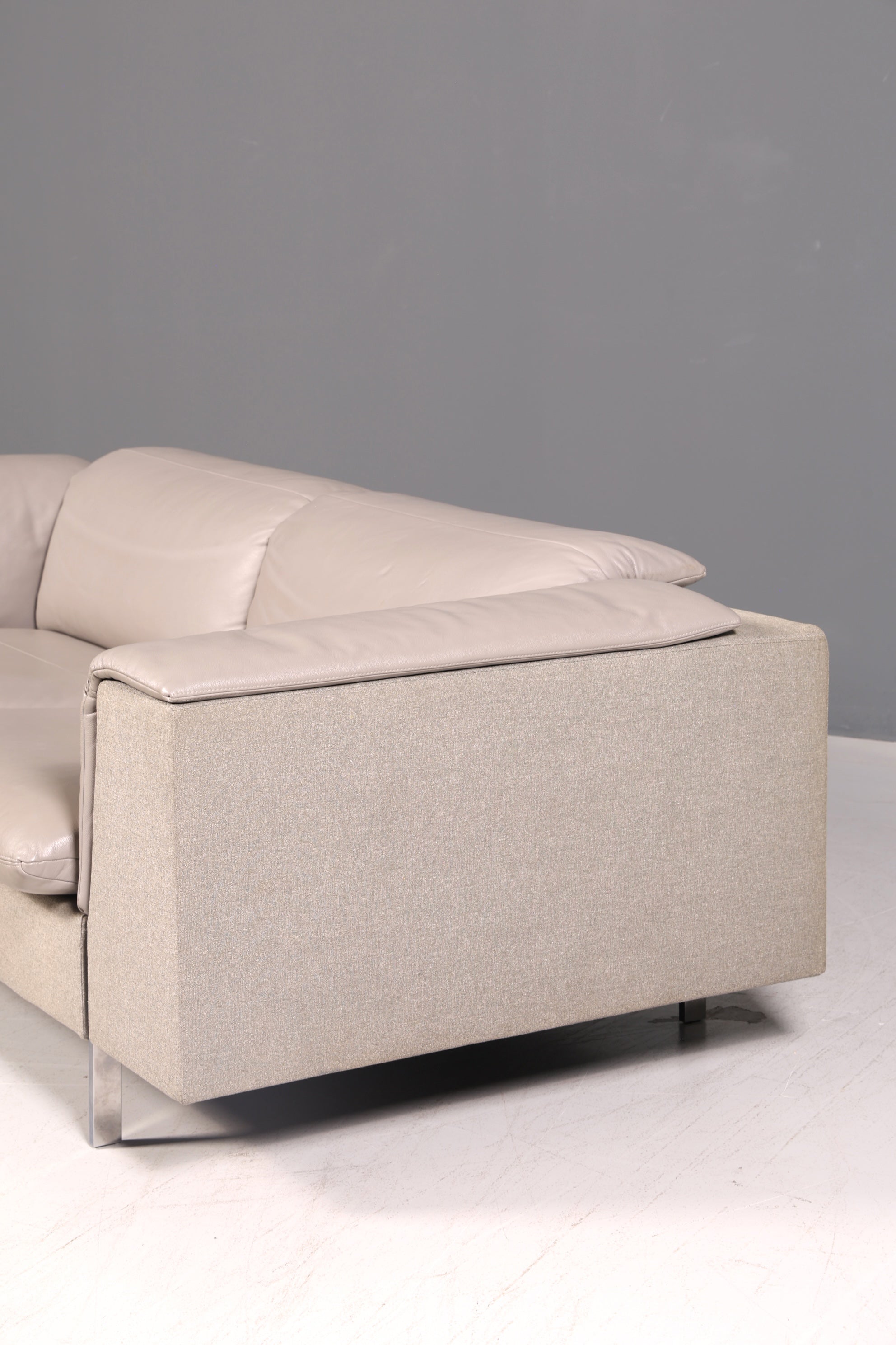 Wunderschönes Sofa der Marke Ligne Roset Grau Echtleder &amp; Stoff Couch Designer Sofa Wohnzimmer