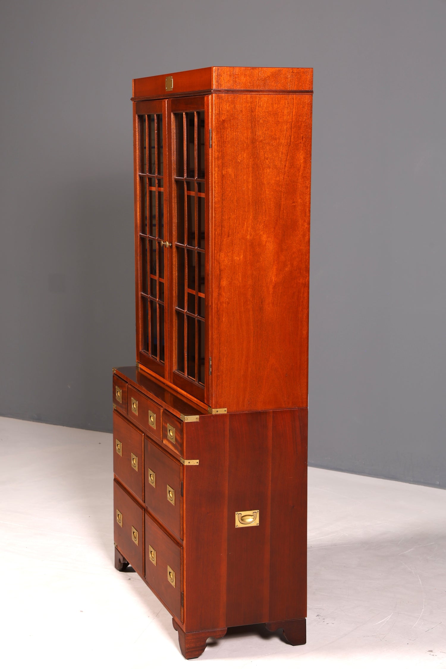 Beeindruckender Maritimer Vitrinenschrank Englischer Schrank echt Holz Bibliothek Englische Anrichte